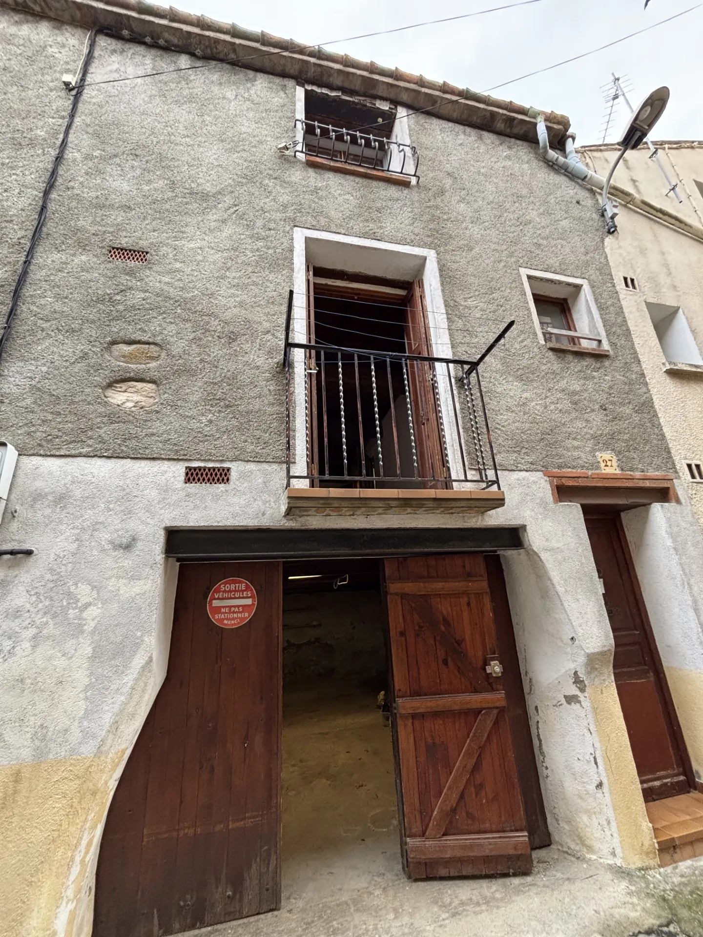 Maison de village à Banyuls-dels-Aspres avec garage - 3 pièces à rafraîchir 