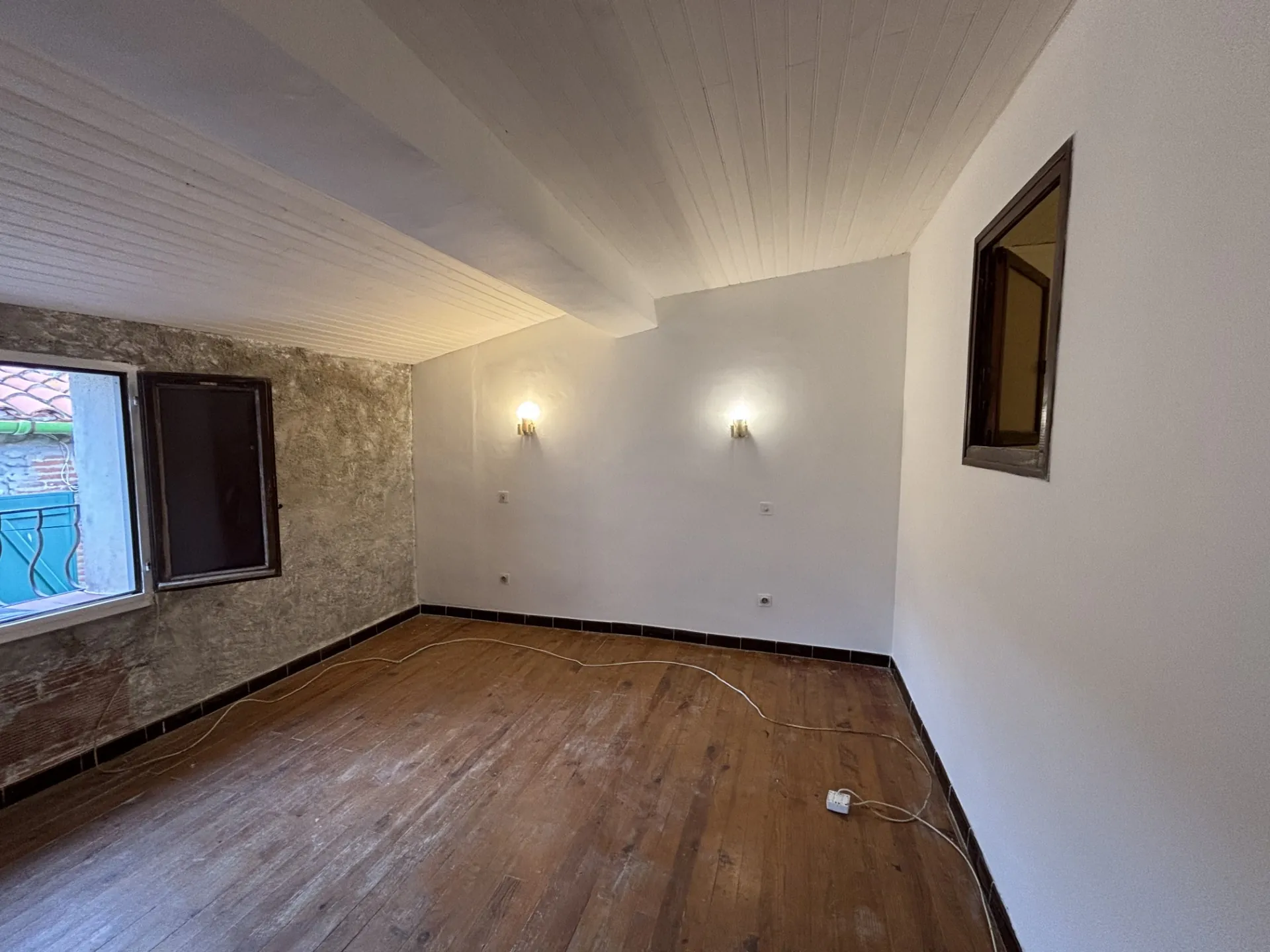 Maison de village à Banyuls-dels-Aspres avec garage - 3 pièces à rafraîchir 