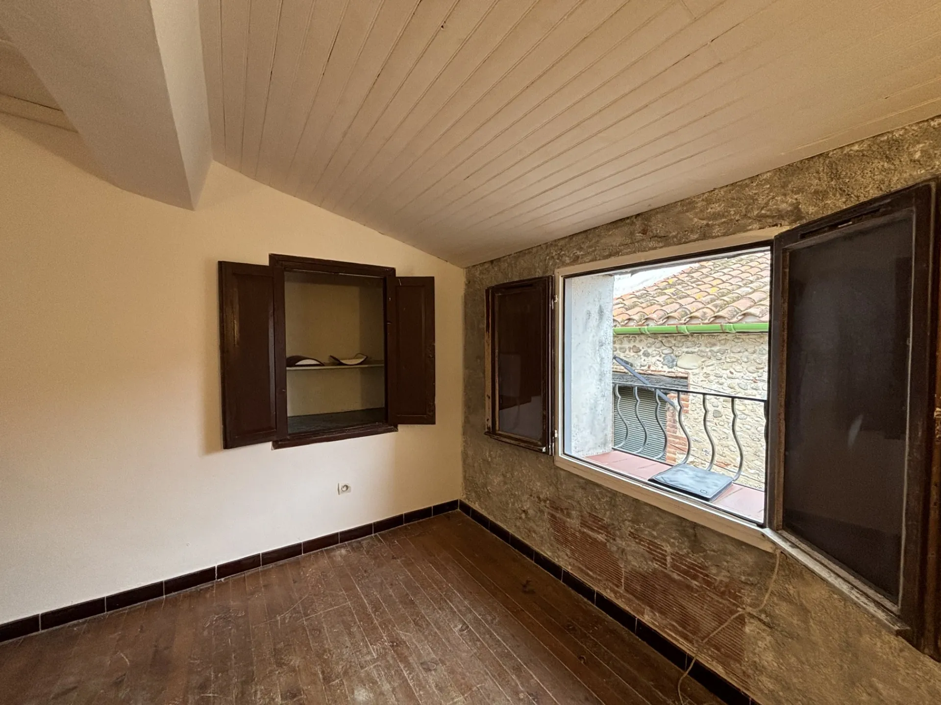 Maison de village à Banyuls-dels-Aspres avec garage - 3 pièces à rafraîchir 