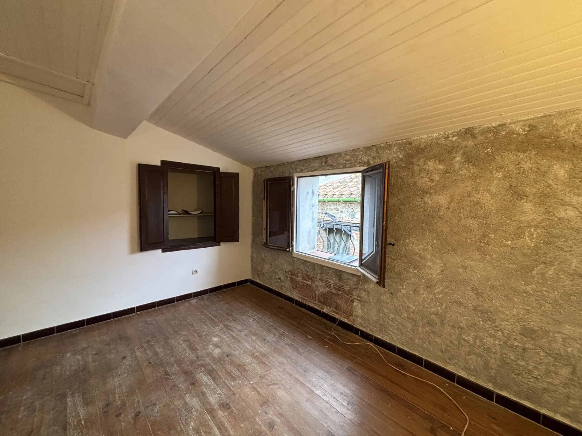 Maison de village à Banyuls-dels-Aspres avec garage - 3 pièces à rafraîchir 