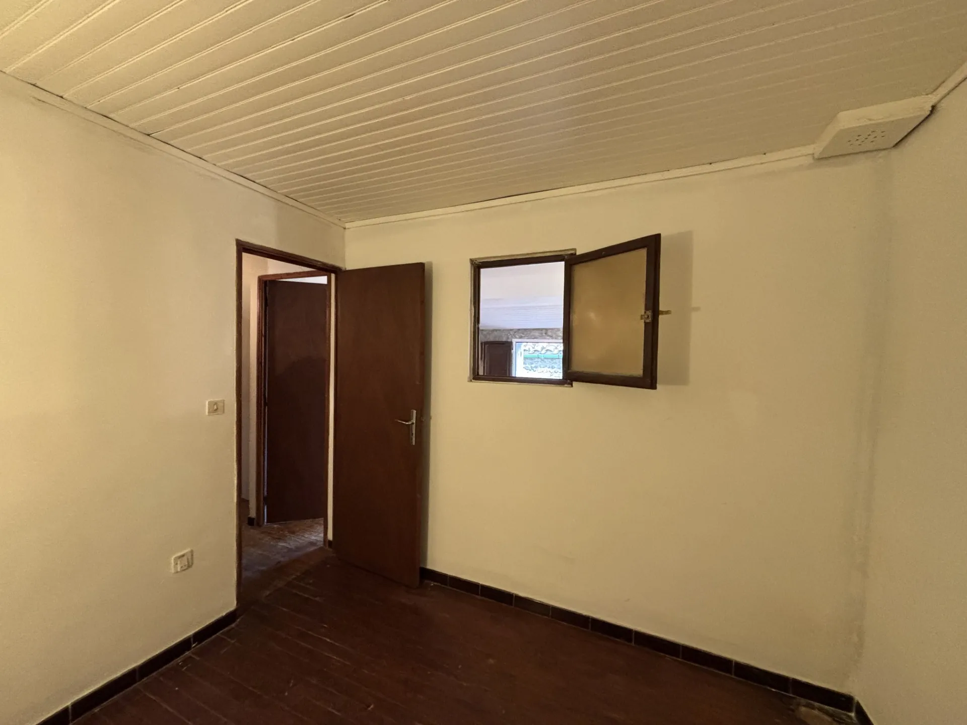 Maison de village à Banyuls-dels-Aspres avec garage - 3 pièces à rafraîchir 