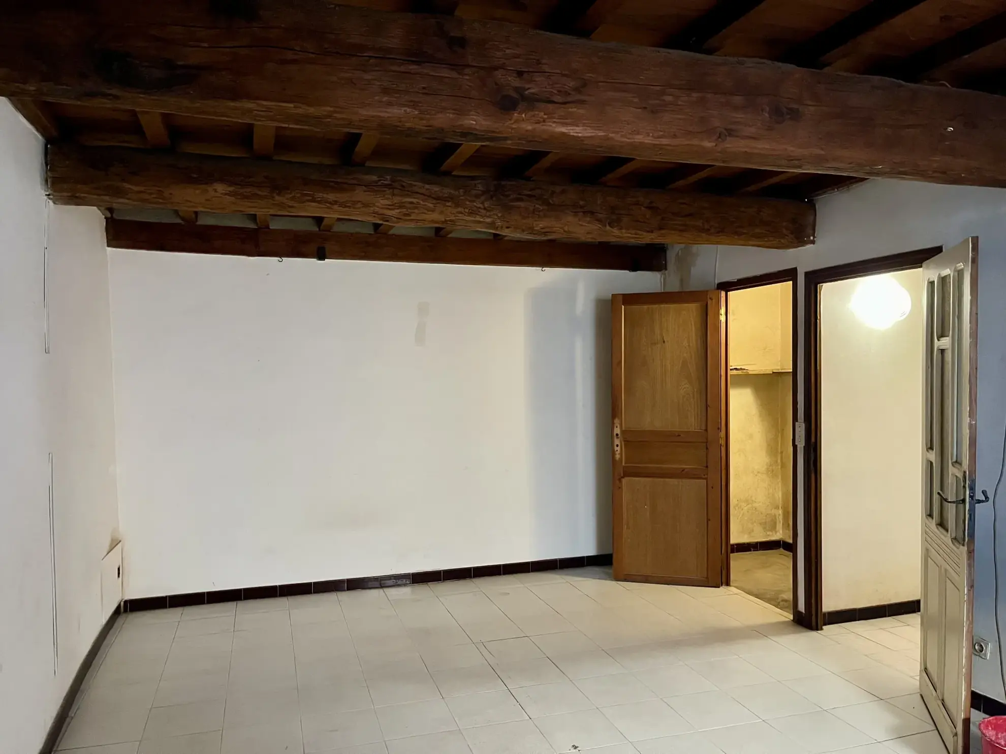 Maison de village à Banyuls-dels-Aspres avec garage - 3 pièces à rafraîchir 