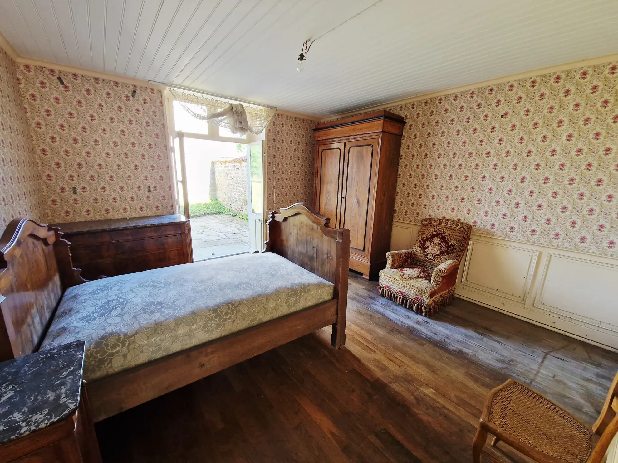 Authentique maison du 18ème siècle avec jardin et charme historique dans le Grand Est 