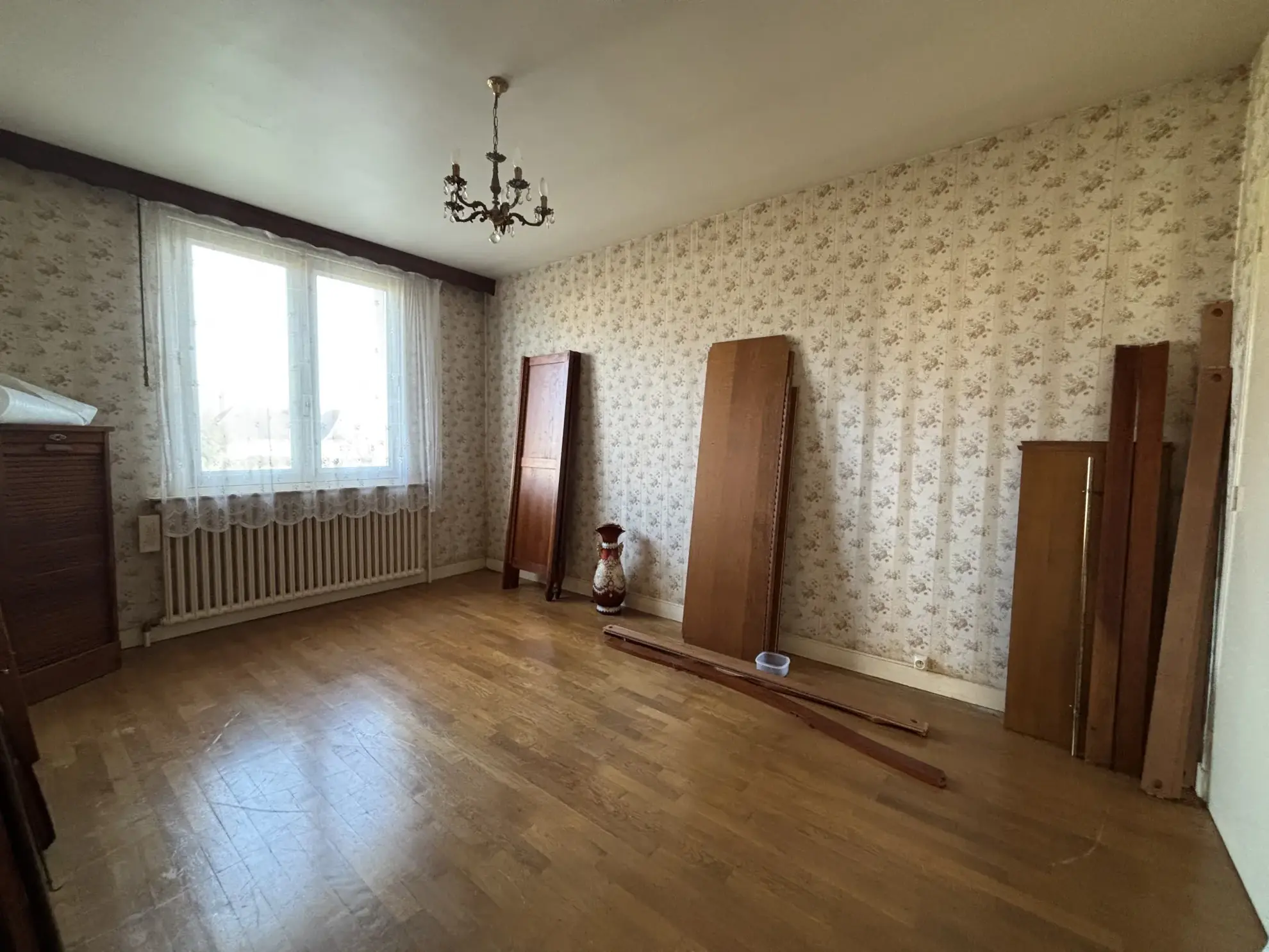 Maison indépendante à La Chapelle Saint Aubin avec grand terrain et potentiel d'extension 