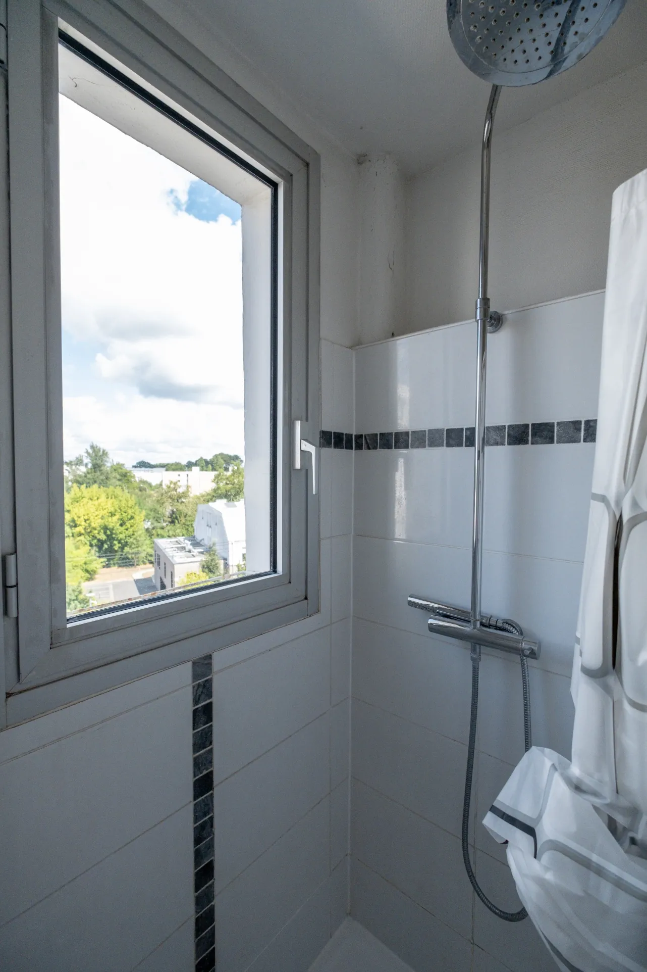 Appartement 4 pièces avec 3 chambres et balcon à Pessac 