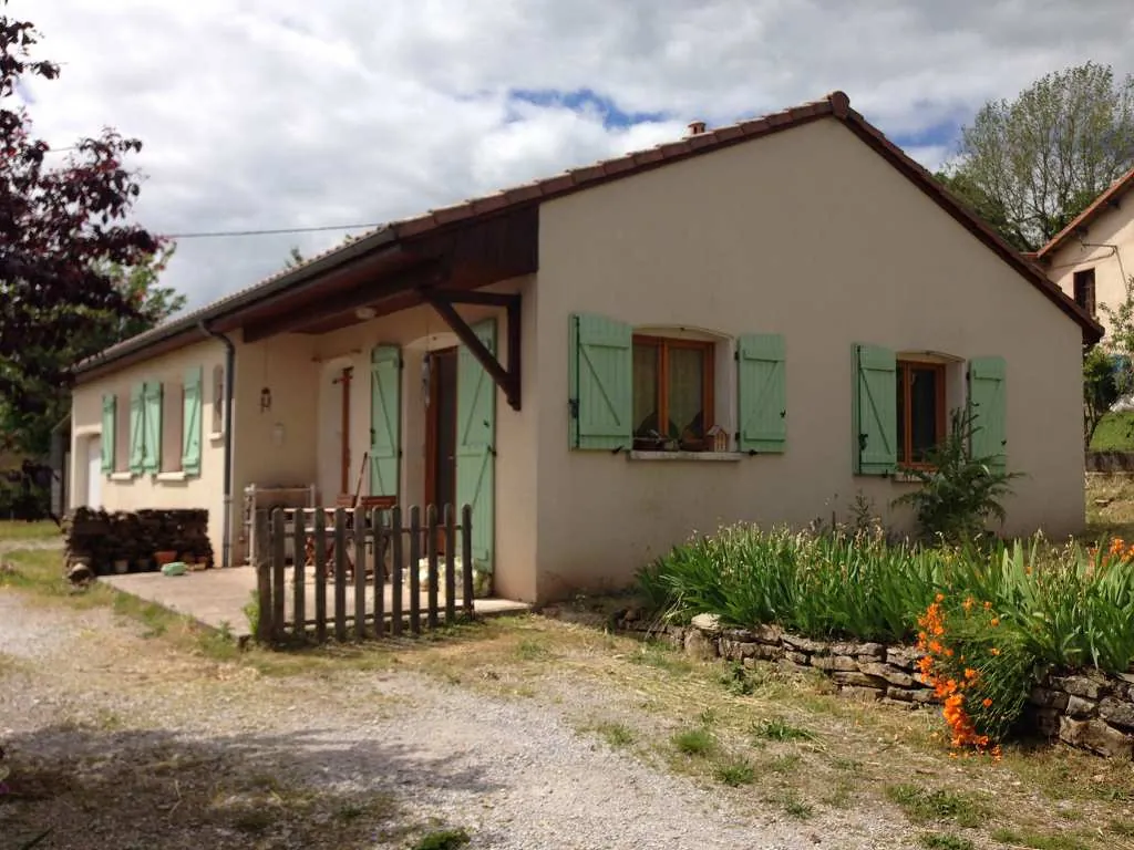 À vendre maison de plain-pied avec jardin et garage à Saint Victor et Melvieu