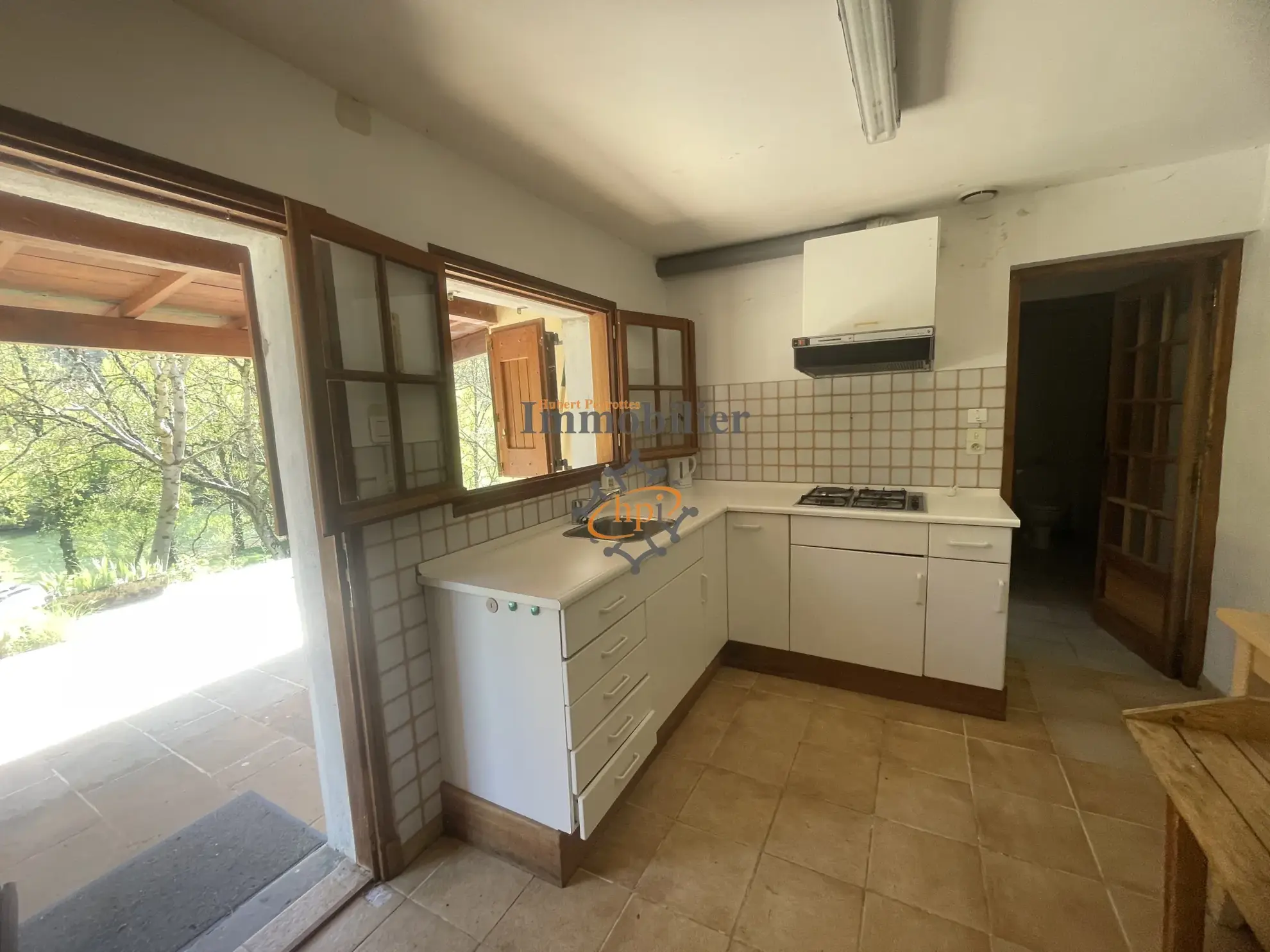 Maison de campagne à Broquiès avec terrain et vue sur la rivière 