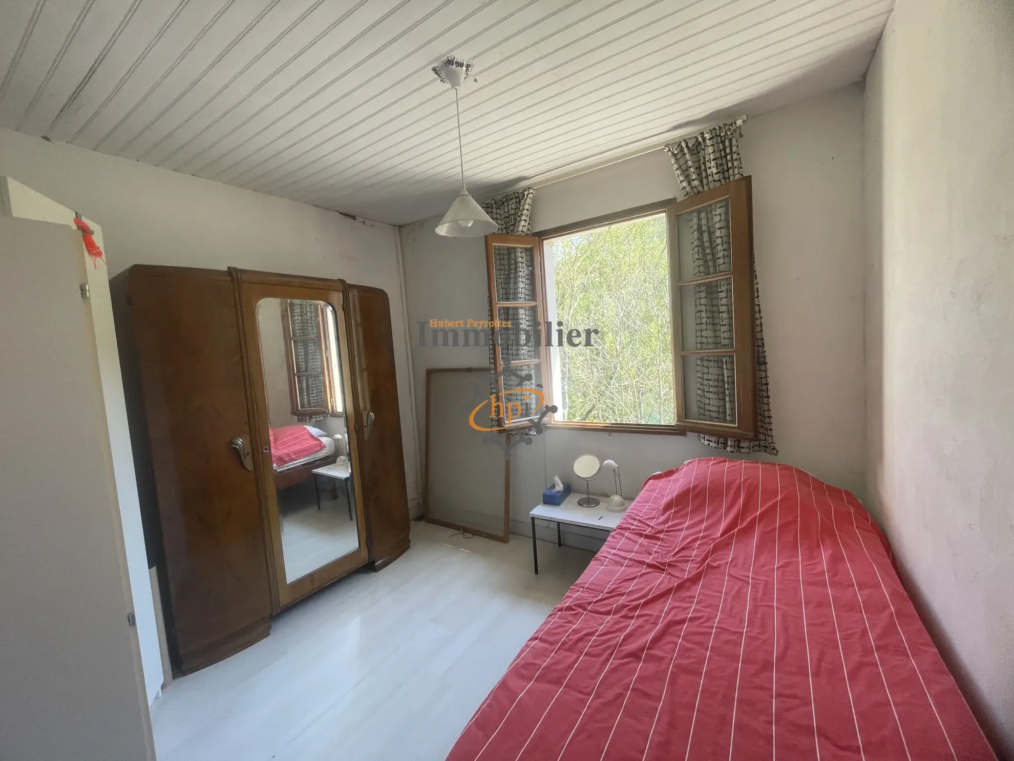 Maison de campagne à Broquiès avec terrain et vue sur la rivière 