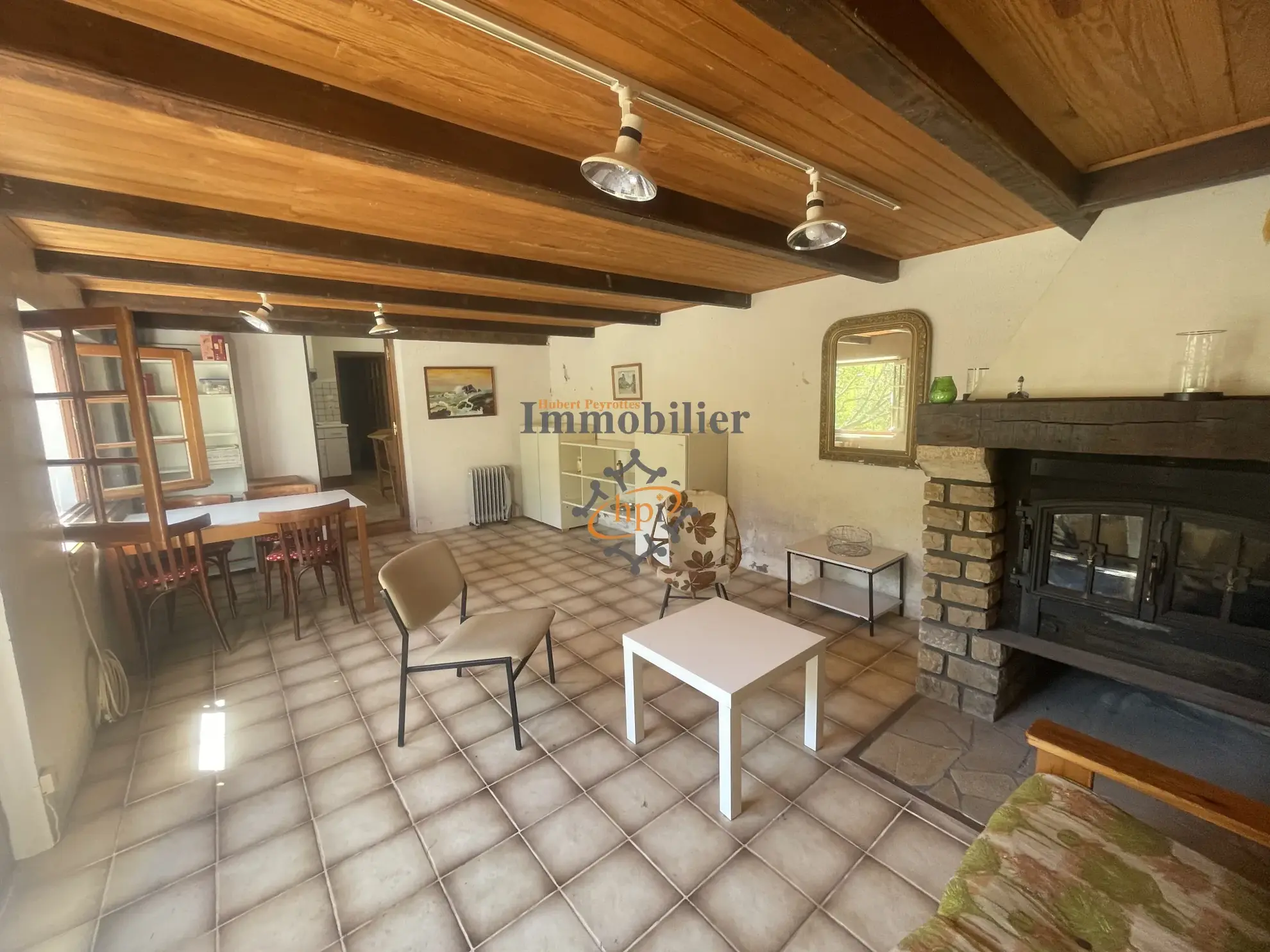 Maison de campagne à Broquiès avec terrain et vue sur la rivière 