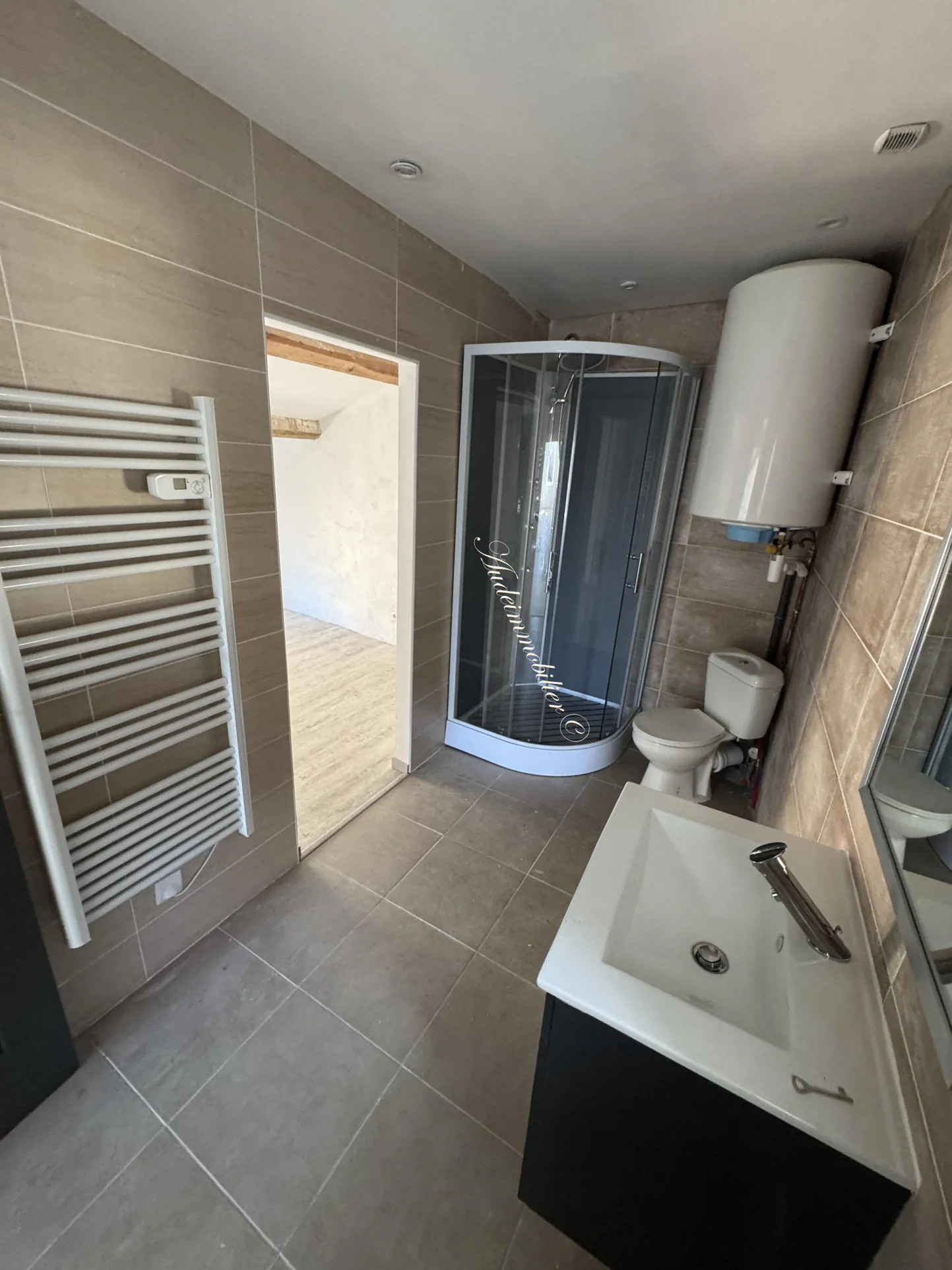 Immeuble de 3 appartements avec jardin et dépendances à Malvies, proche Limoux 