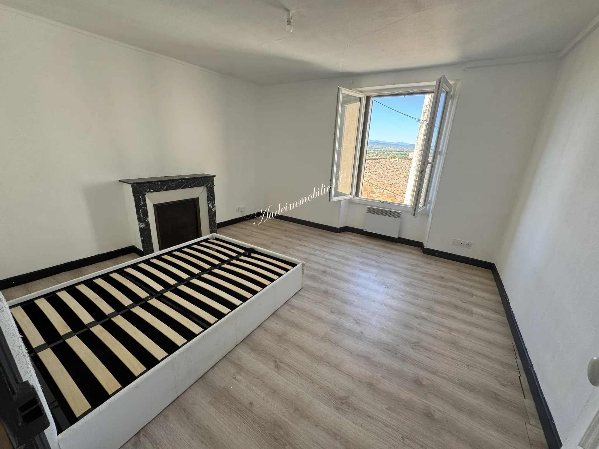 Immeuble de 3 appartements avec jardin et dépendances à Malvies, proche Limoux 