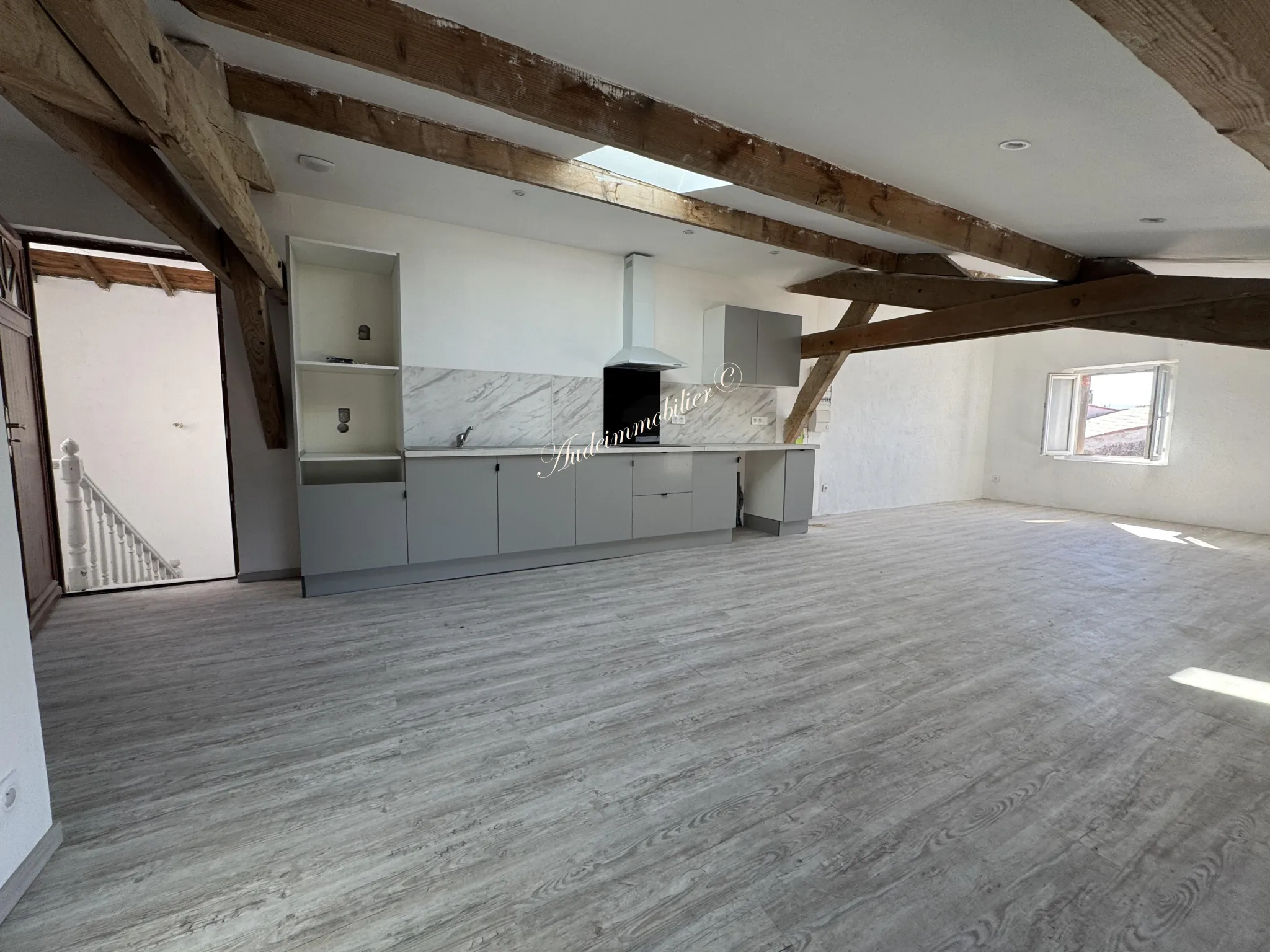 Immeuble de 3 appartements avec jardin et dépendances à Malvies, proche Limoux 