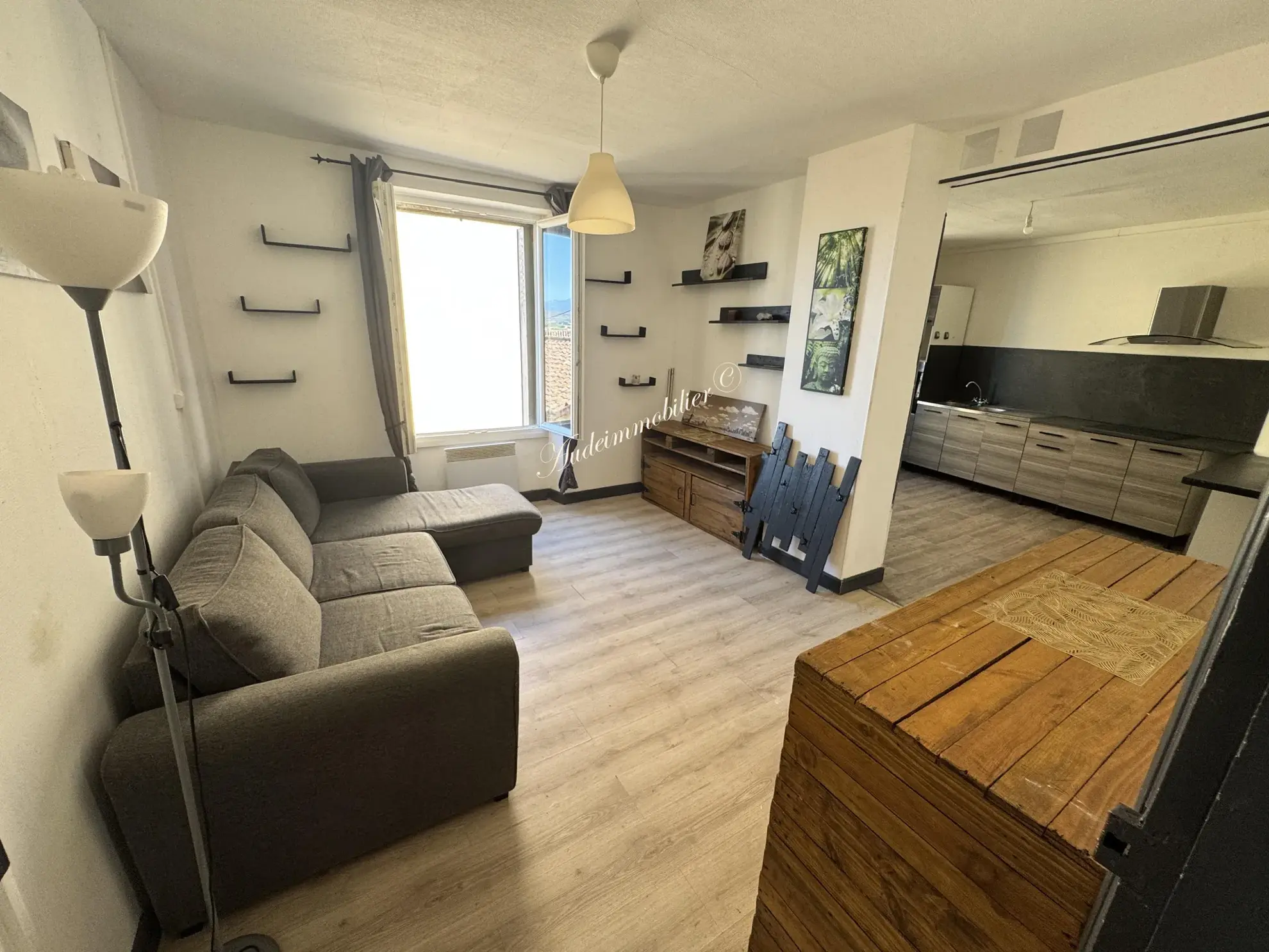 Immeuble de 3 appartements avec jardin et dépendances à Malvies, proche Limoux