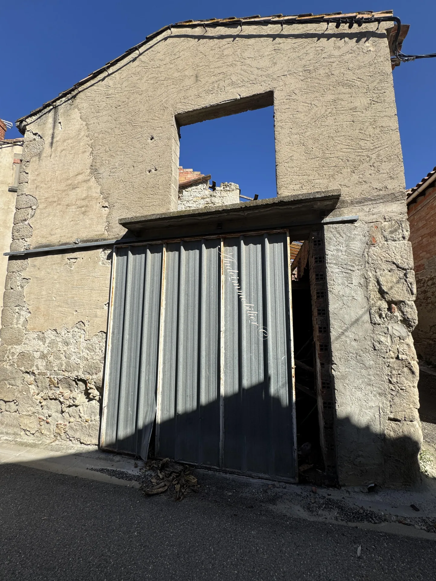 Immeuble de 3 appartements avec jardin et dépendances à Malvies, proche Limoux 