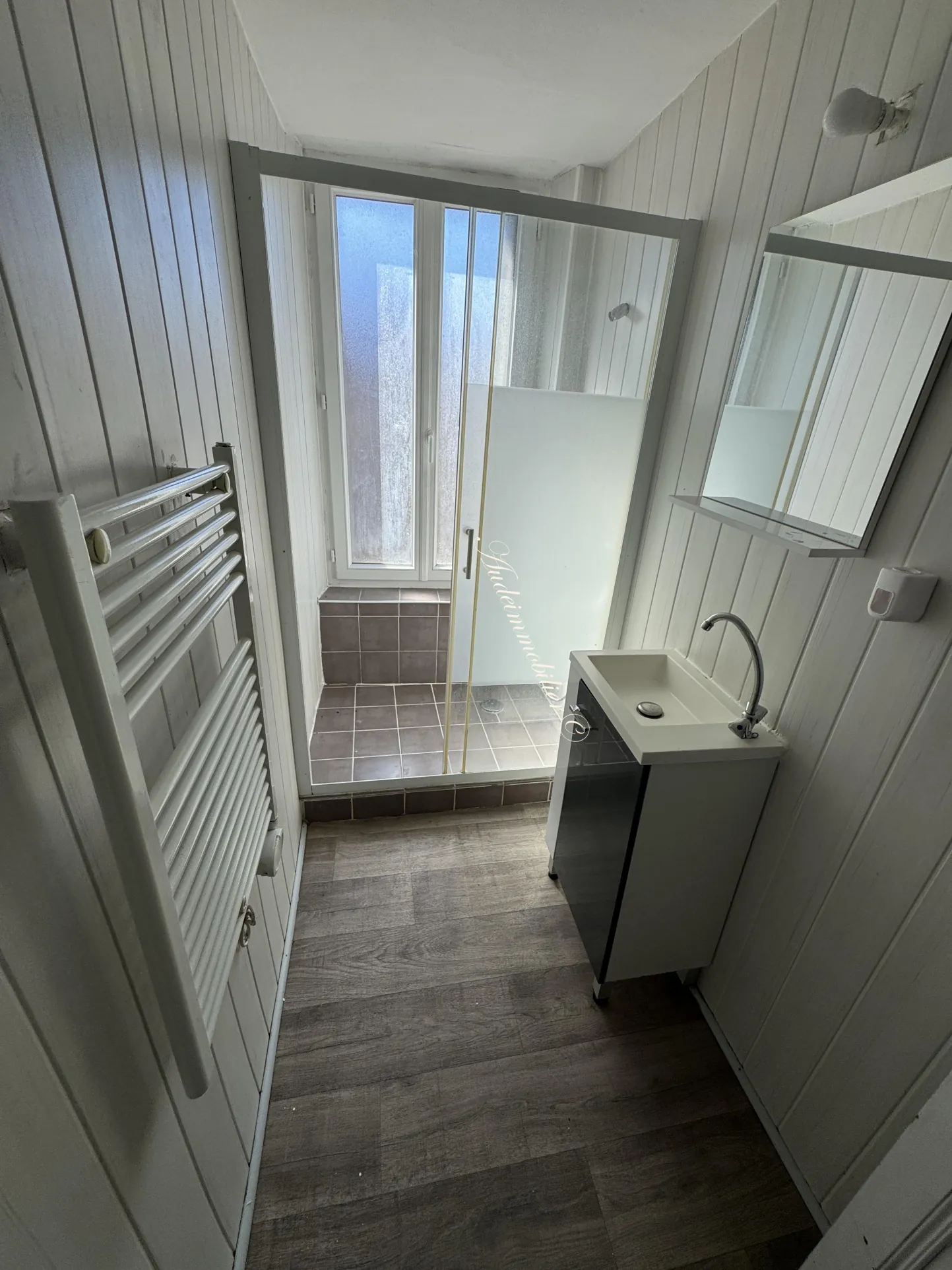 Immeuble de 3 appartements avec jardin et dépendances à Malvies, proche Limoux 