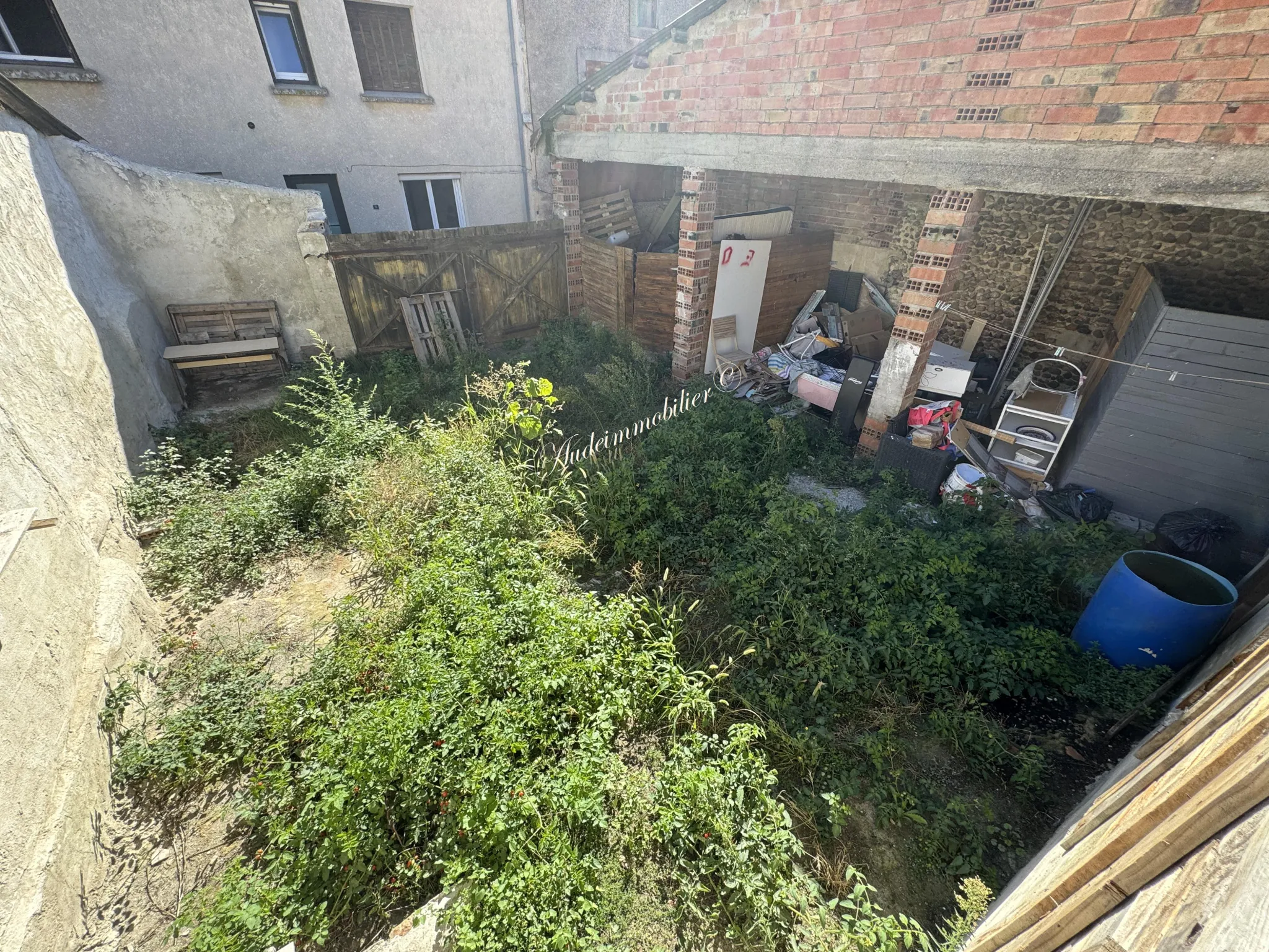 Immeuble de 3 appartements avec jardin et dépendances à Malvies, proche Limoux 