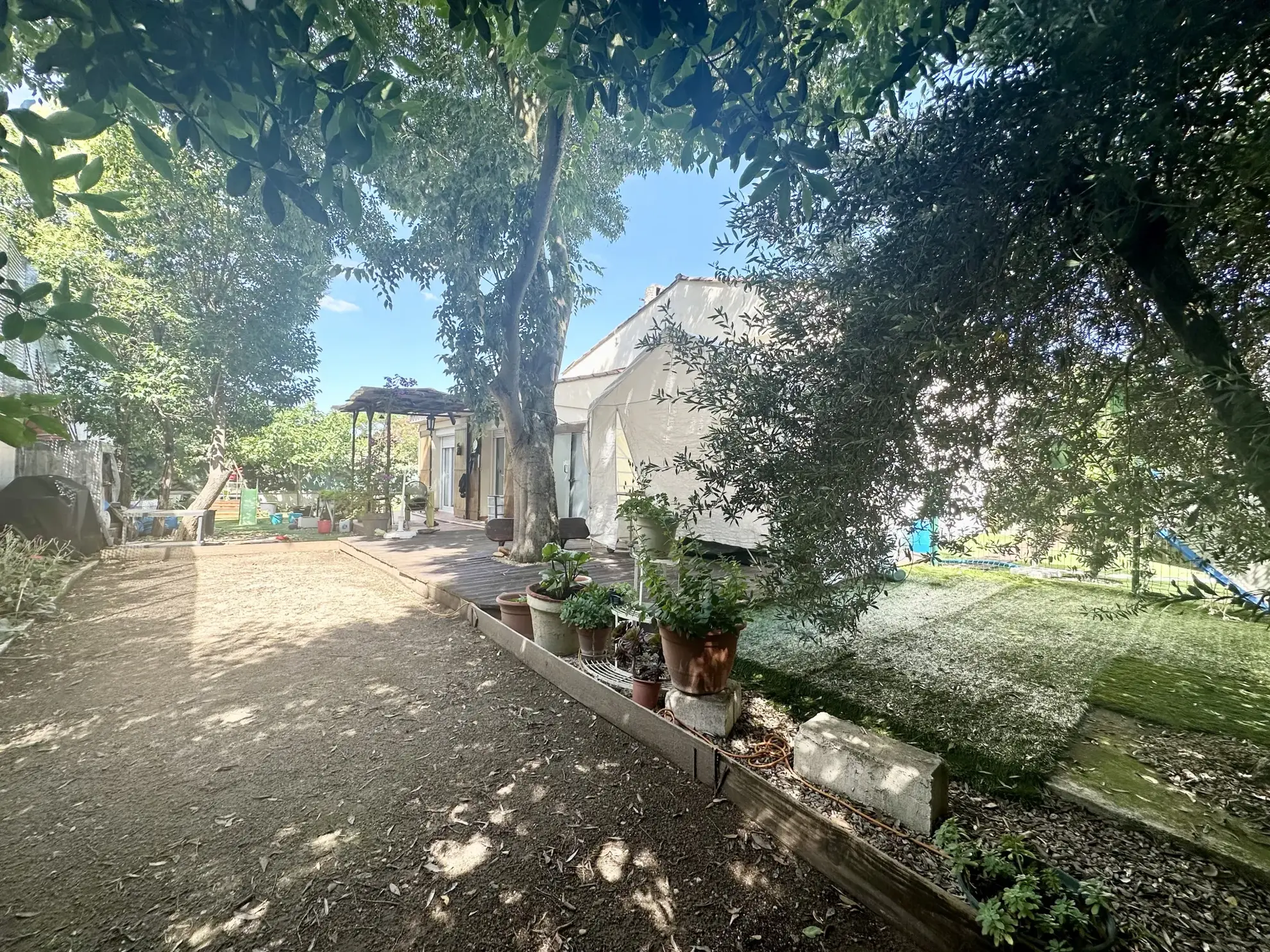 Villa familiale avec piscine, garage et 4 chambres à Vauvert (Gard) 