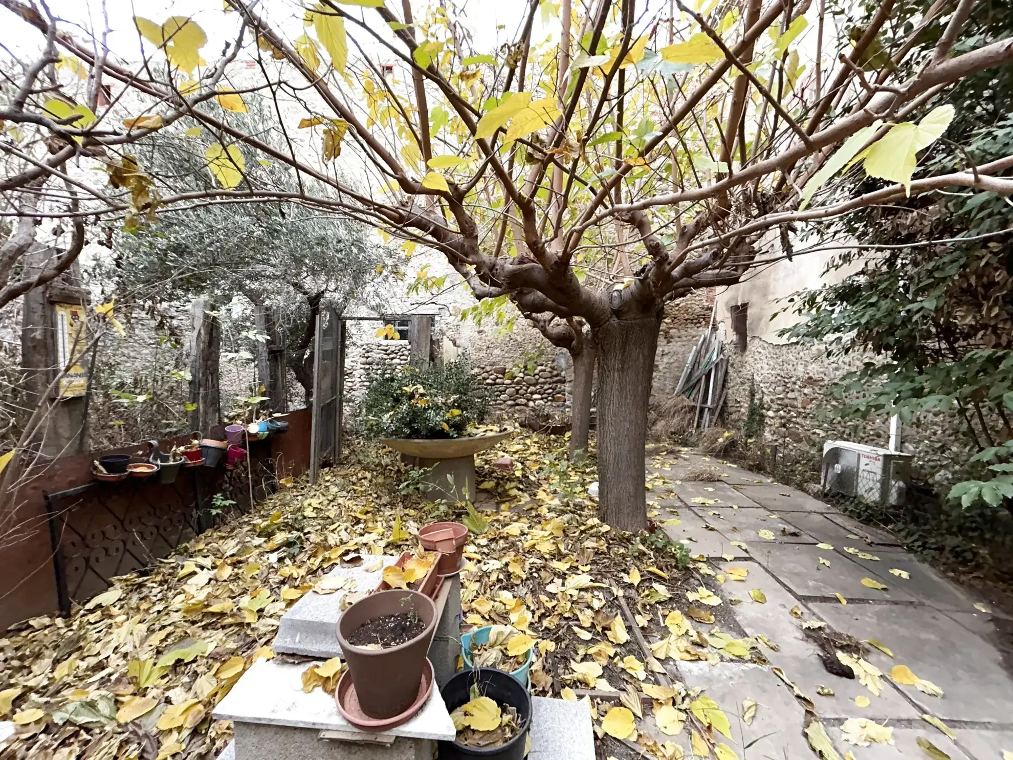 Maison de ville avec jardin et garage à Saint-Féliu-d’Amont - Opportunité à saisir 