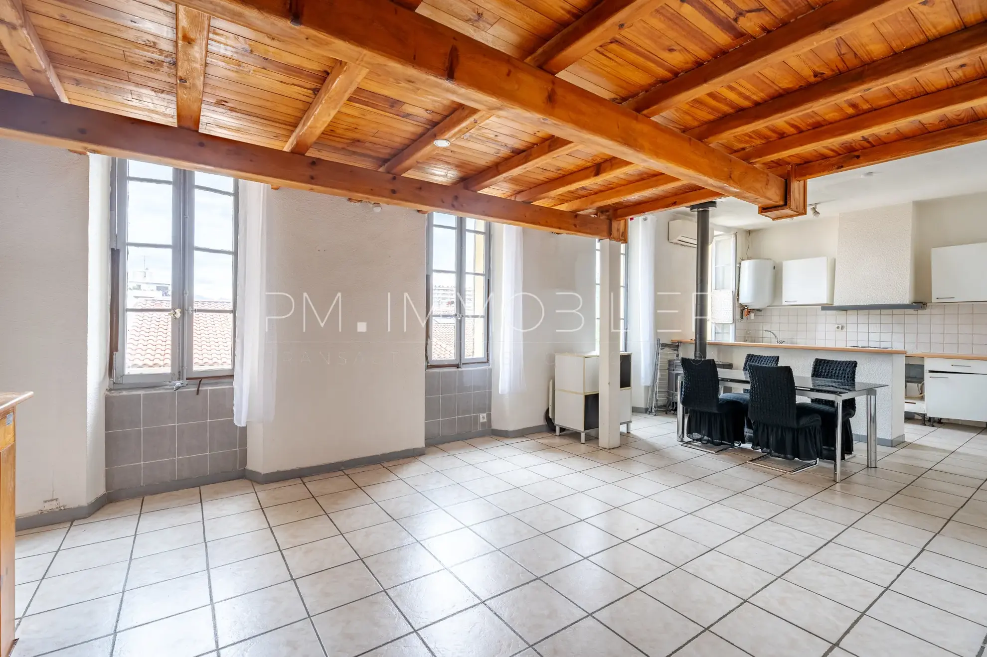Appartement ancien à rénover de 70 m² dans le quartier des Chutes Lavies à Marseille 