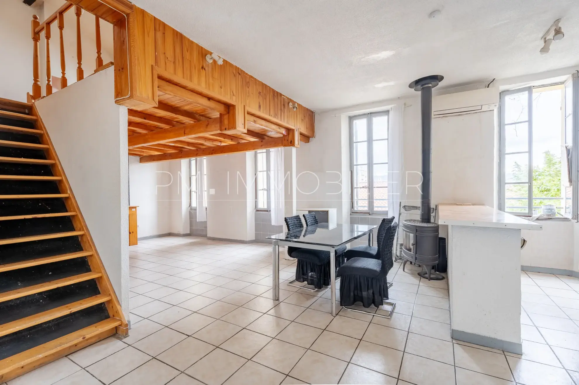 Appartement ancien à rénover de 70 m² dans le quartier des Chutes Lavies à Marseille
