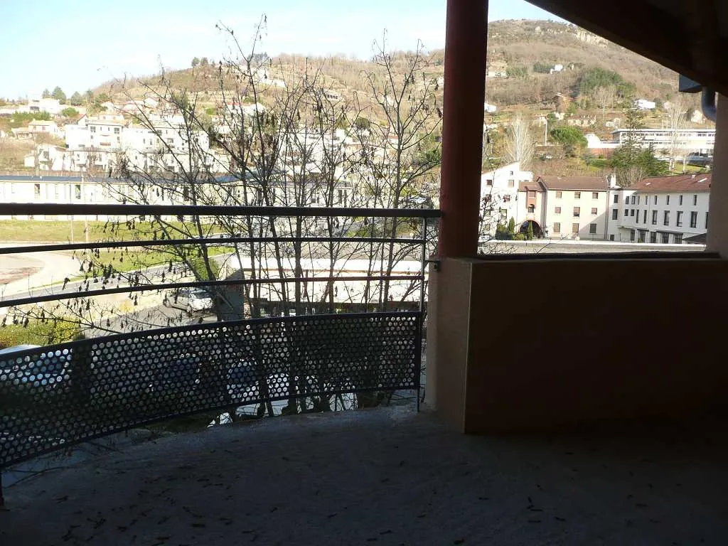 Achat appartement T3 avec terrasse à Saint Affrique – Quartier calme 
