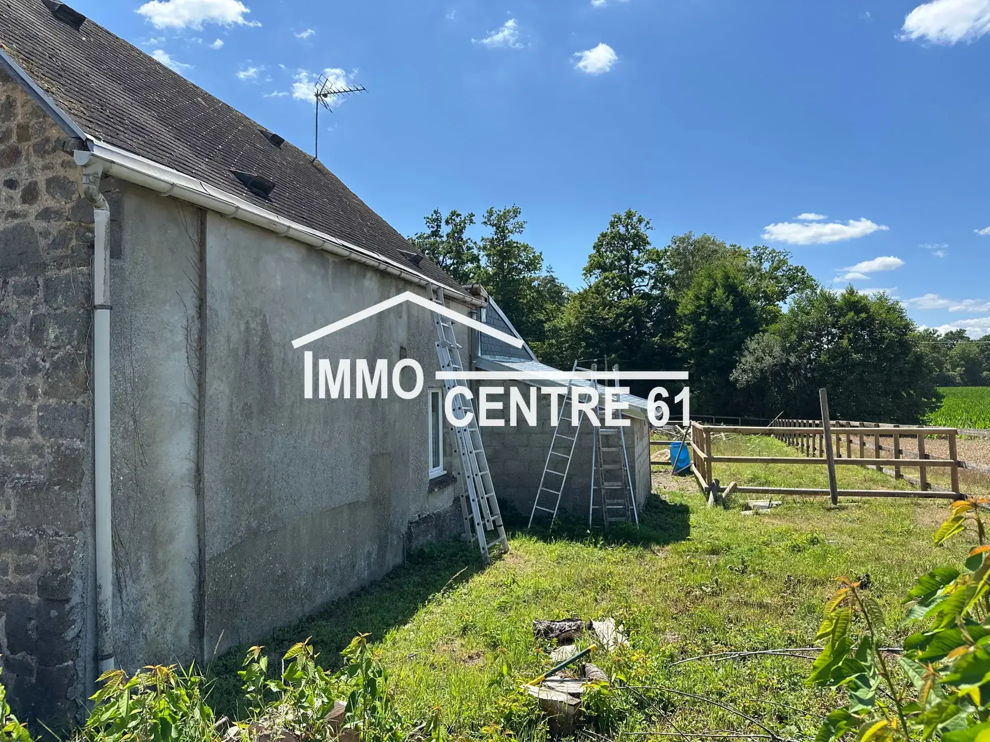 Maison à rénover avec dépendance en campagne à Menil-de-Briouze 