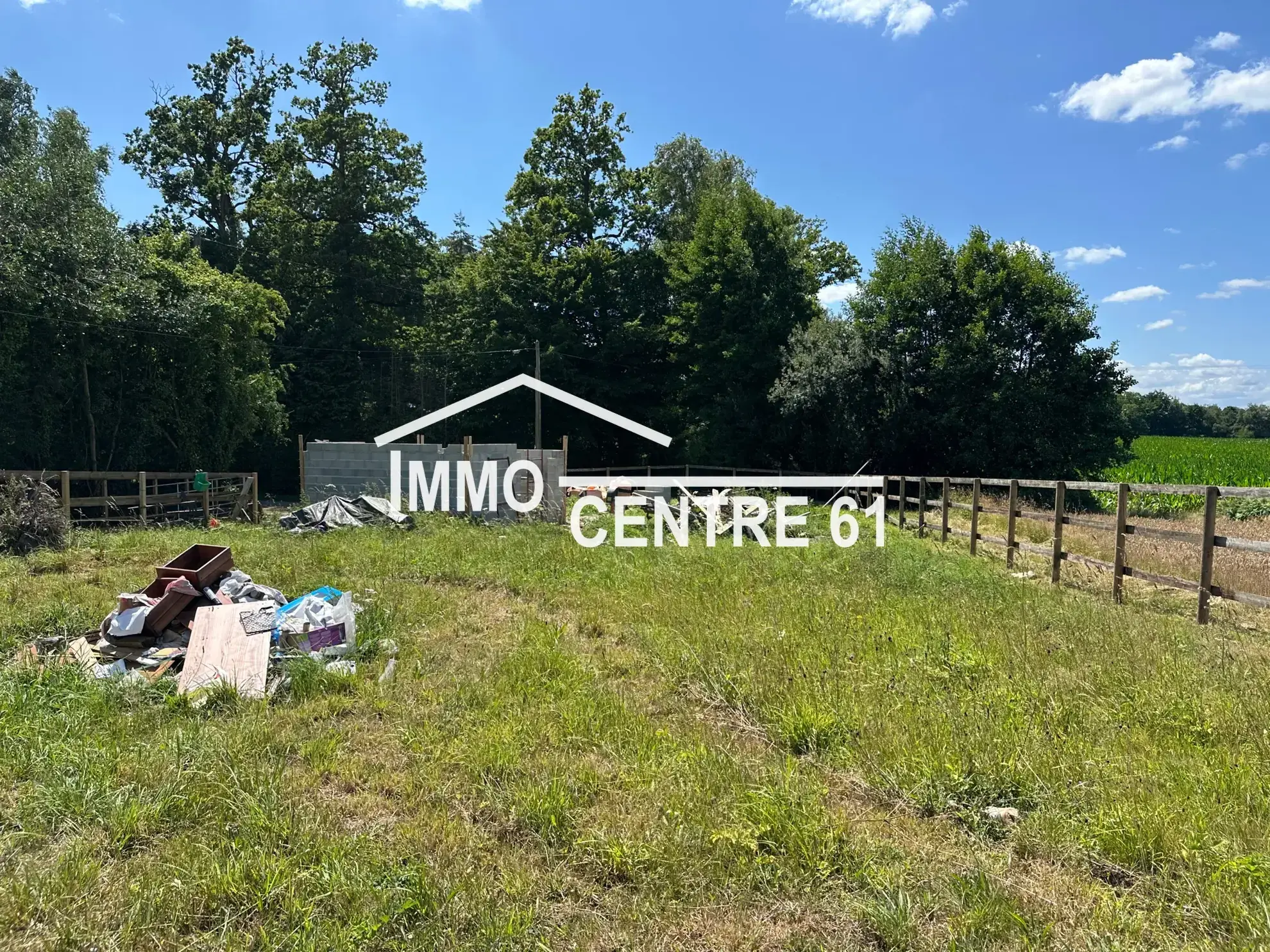 Maison à rénover avec dépendance en campagne à Menil-de-Briouze 
