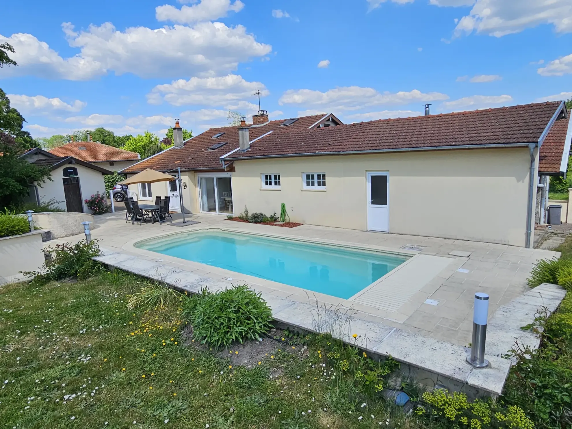 Belle maison familiale avec piscine à Louvemont - 215 m², terrain de 1437 m²