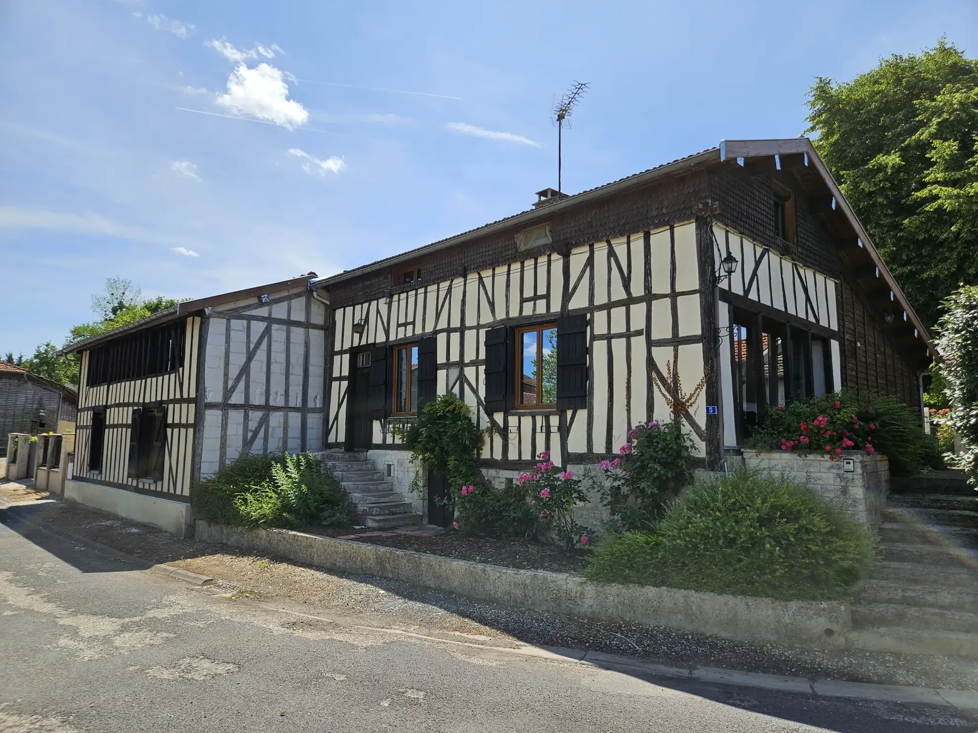 Belle maison familiale avec piscine à Louvemont - 215 m², terrain de 1437 m² 