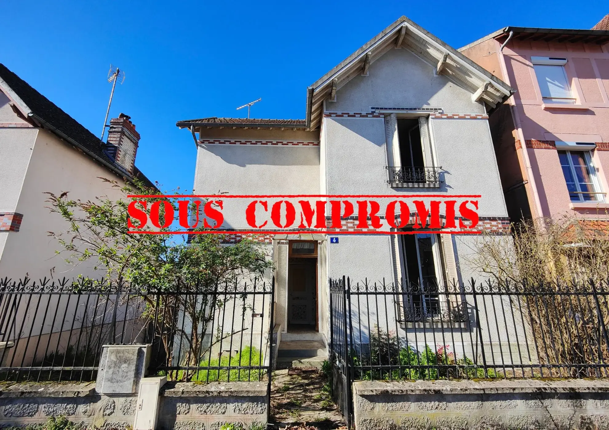 Maison à rénover à Migennes - Spacieux jardin, 3 chambres, proximité gare et centre-ville