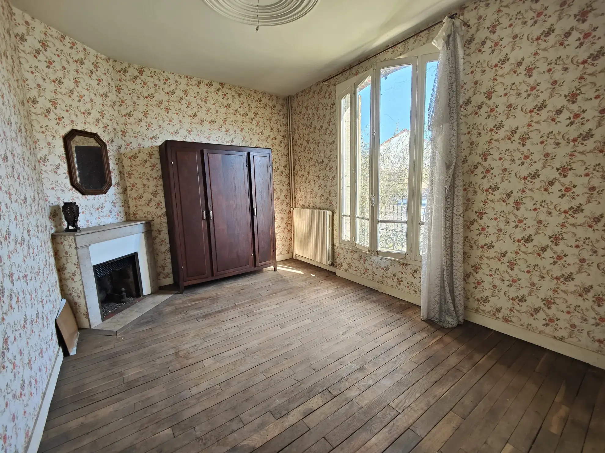 Maison à rénover à Migennes - Spacieux jardin, 3 chambres, proximité gare et centre-ville 