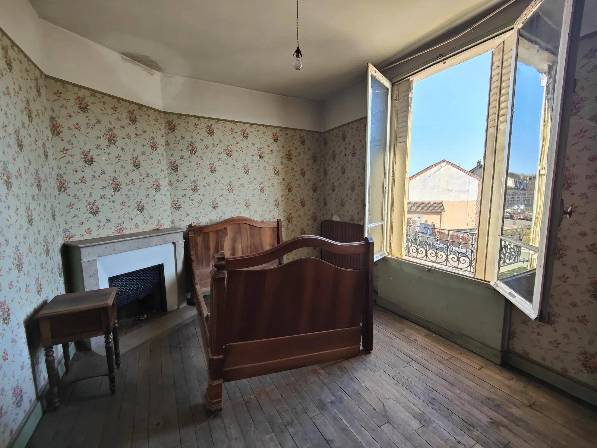 Maison à rénover à Migennes - Spacieux jardin, 3 chambres, proximité gare et centre-ville 