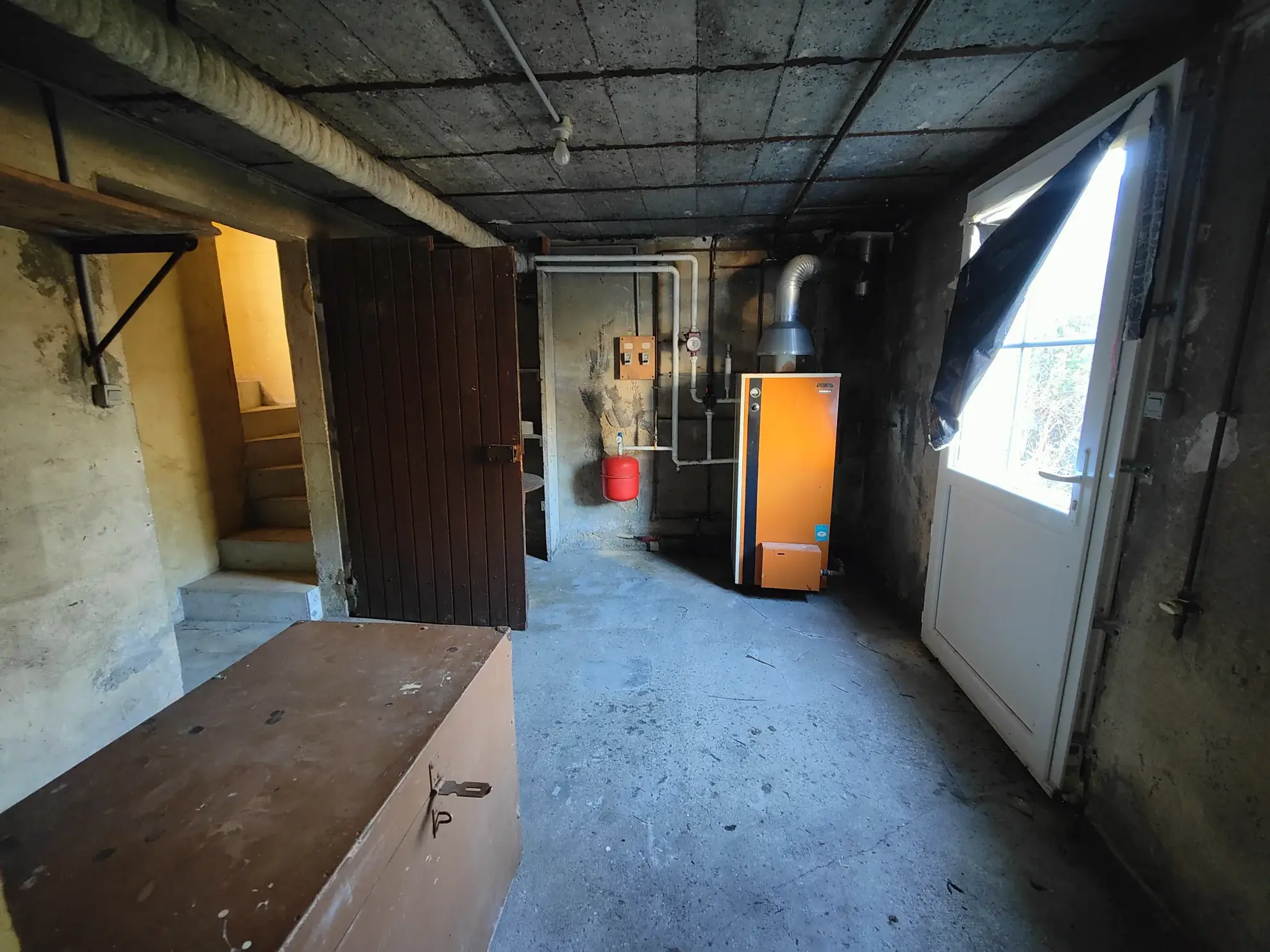 Maison à rénover à Migennes - Spacieux jardin, 3 chambres, proximité gare et centre-ville 