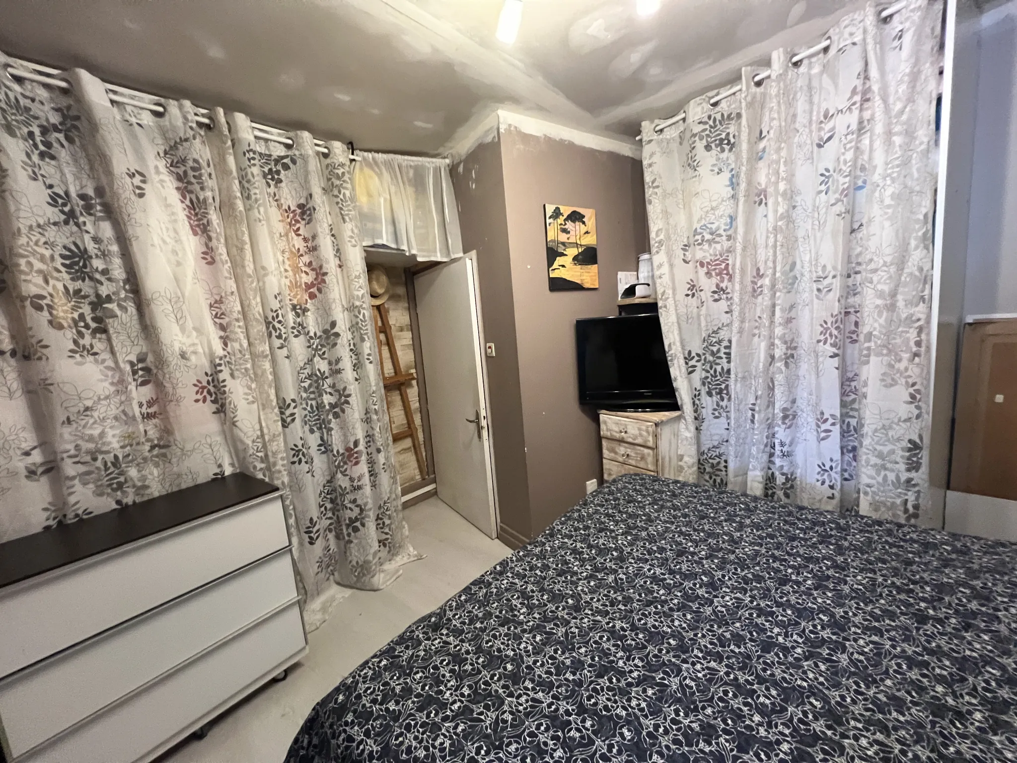 Charmant appartement de 48m² à La Chaume, proche commerces et quais, à personnaliser 