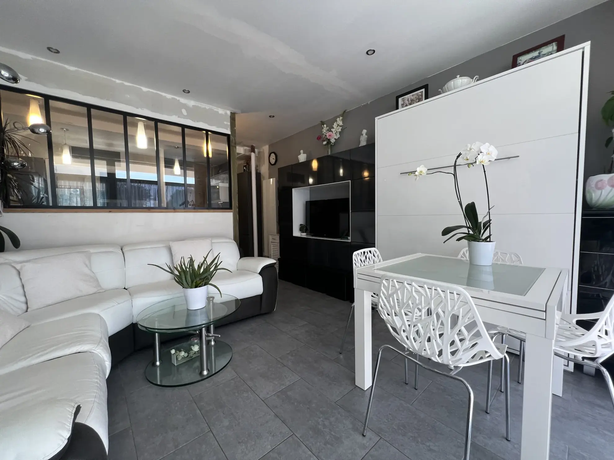 Charmant appartement de 48m² à La Chaume, proche commerces et quais, à personnaliser 