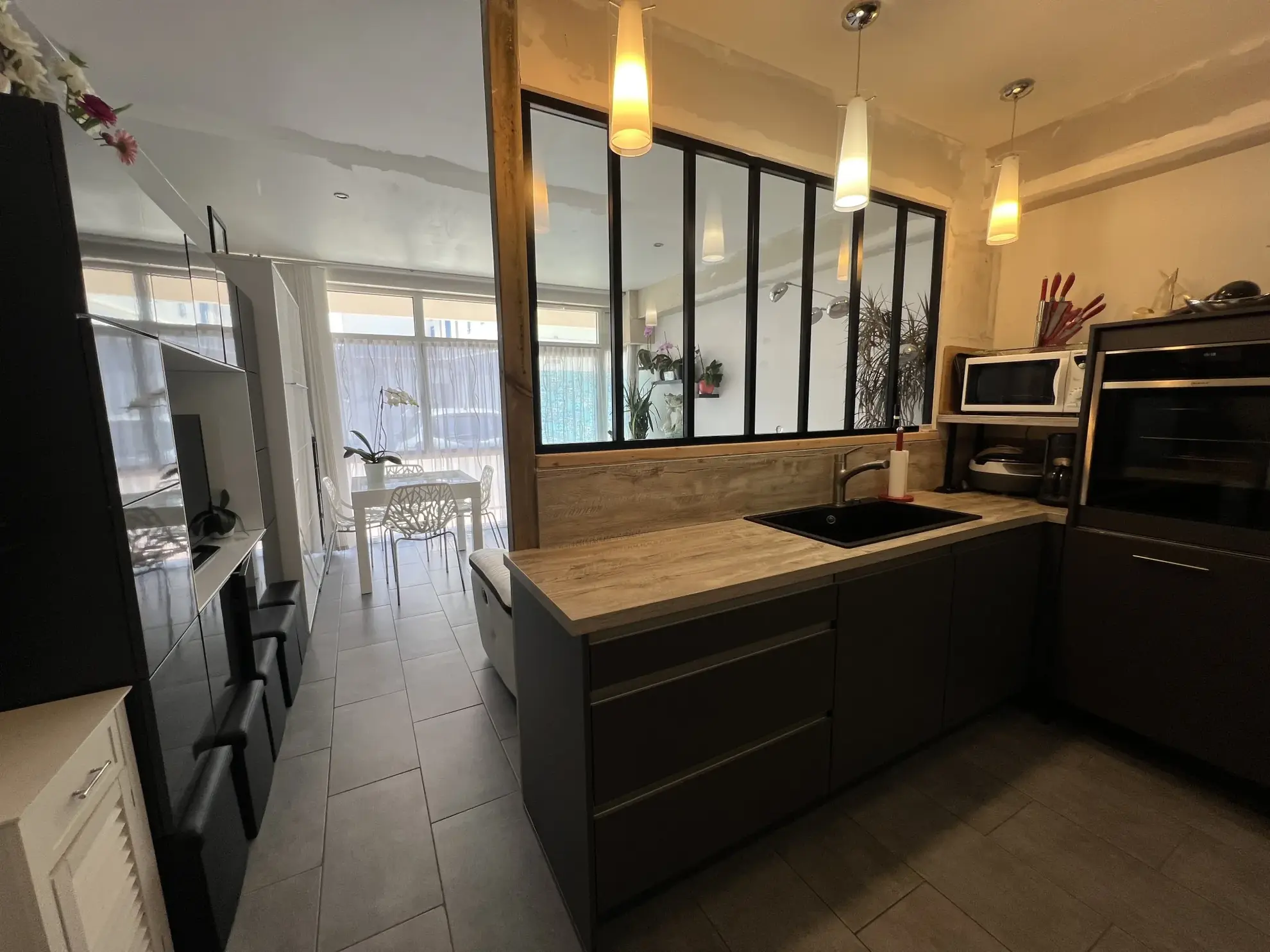 Charmant appartement de 48m² à La Chaume, proche commerces et quais, à personnaliser 