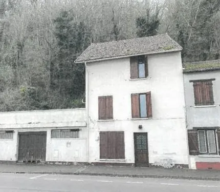 Maison T5 à vendre à Rolleboise – Enchères, jardin et garage - Prix initial 20 000 €