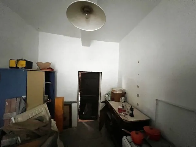 Maison à rénover de 120 m² avec garage et cour à Azille 