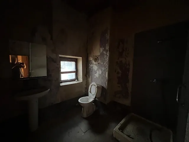 Maison à rénover de 120 m² avec garage et cour à Azille 