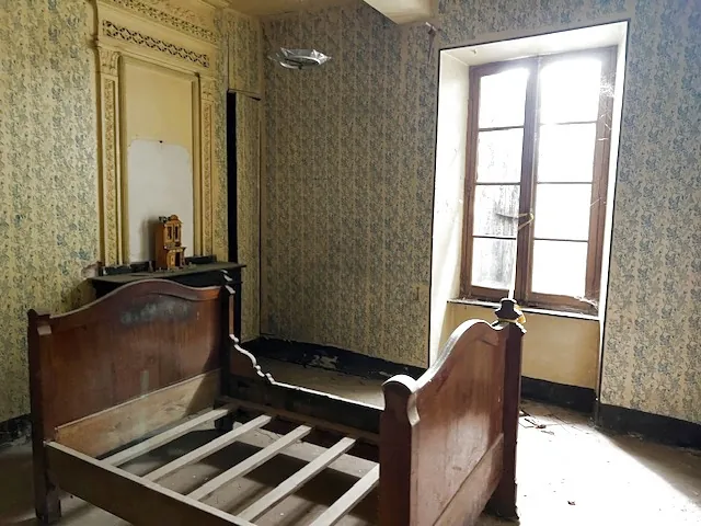 Maison à rénover de 120 m² avec garage et cour à Azille 