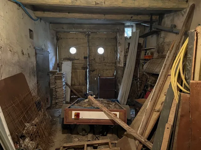 Maison à rénover de 120 m² avec garage et cour à Azille 