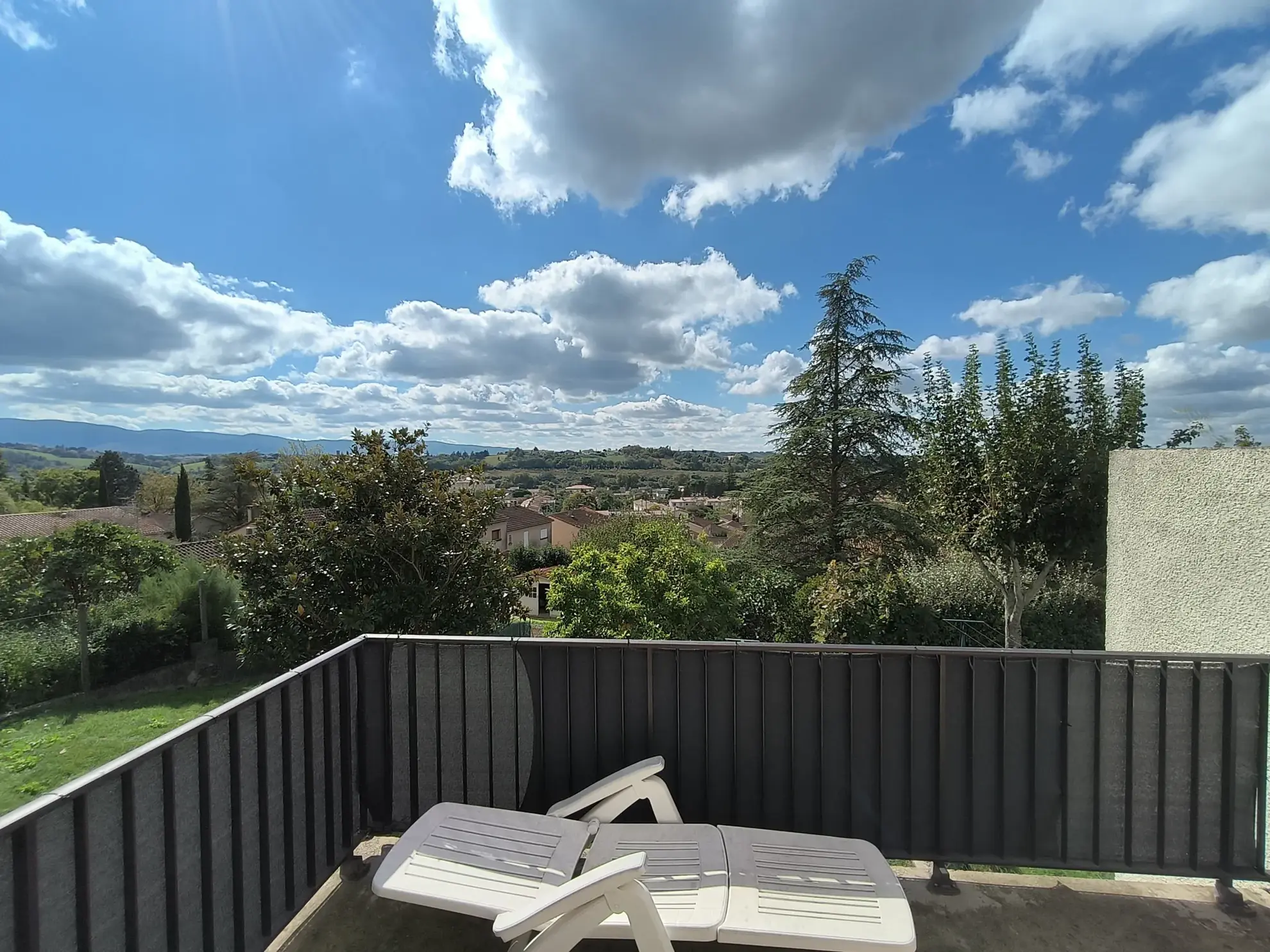 Maison de plain-pied à vendre à Castres avec jardin et terrasse 