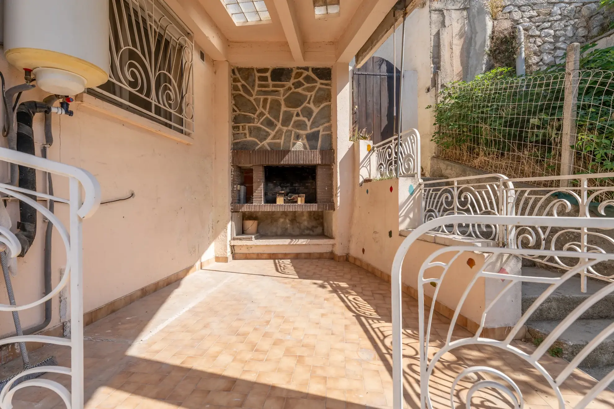 Haut de villa lumineuse avec terrasse et balcon à Eoures, Marseille 