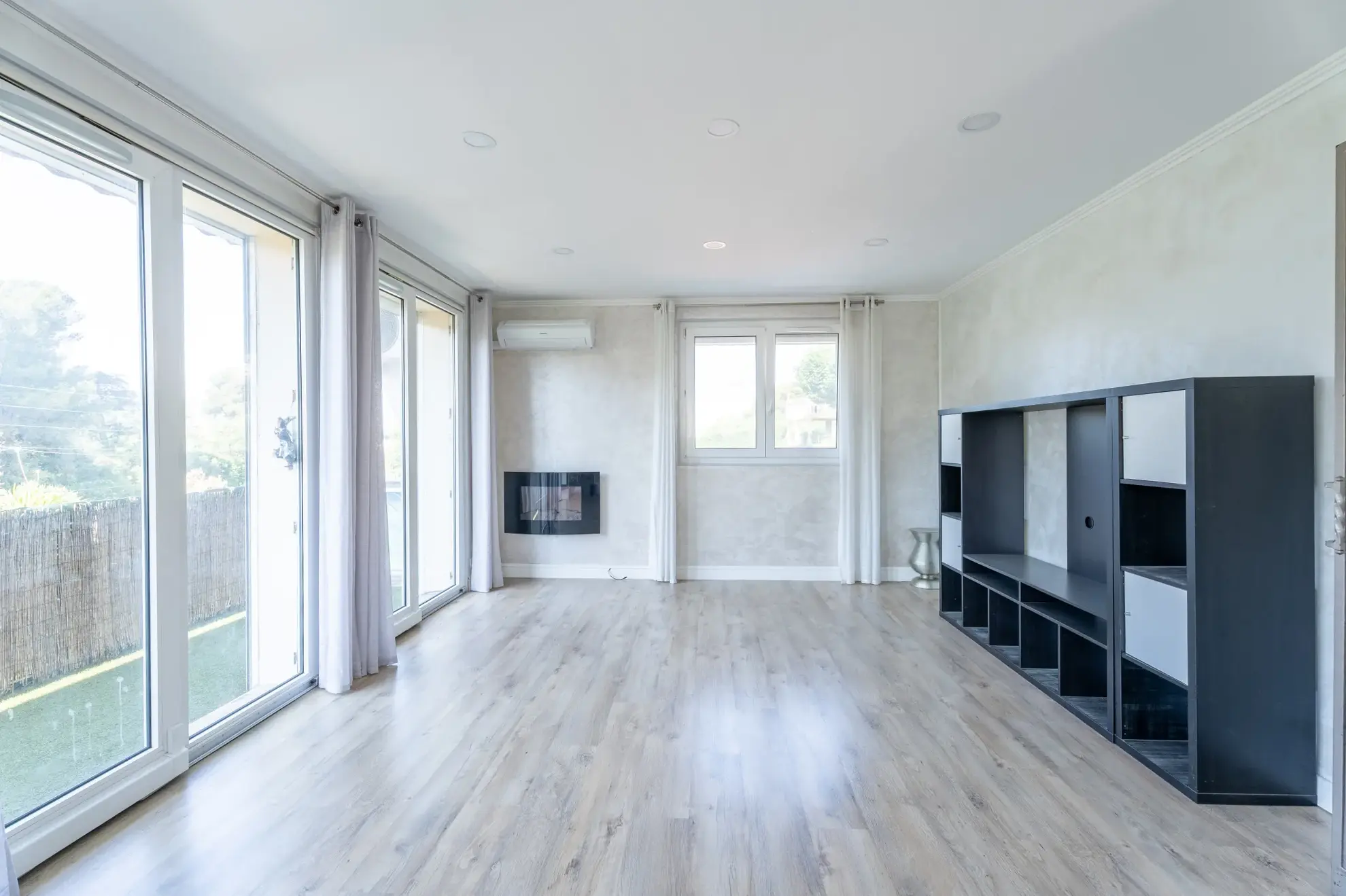 Haut de villa lumineuse avec terrasse et balcon à Eoures, Marseille 