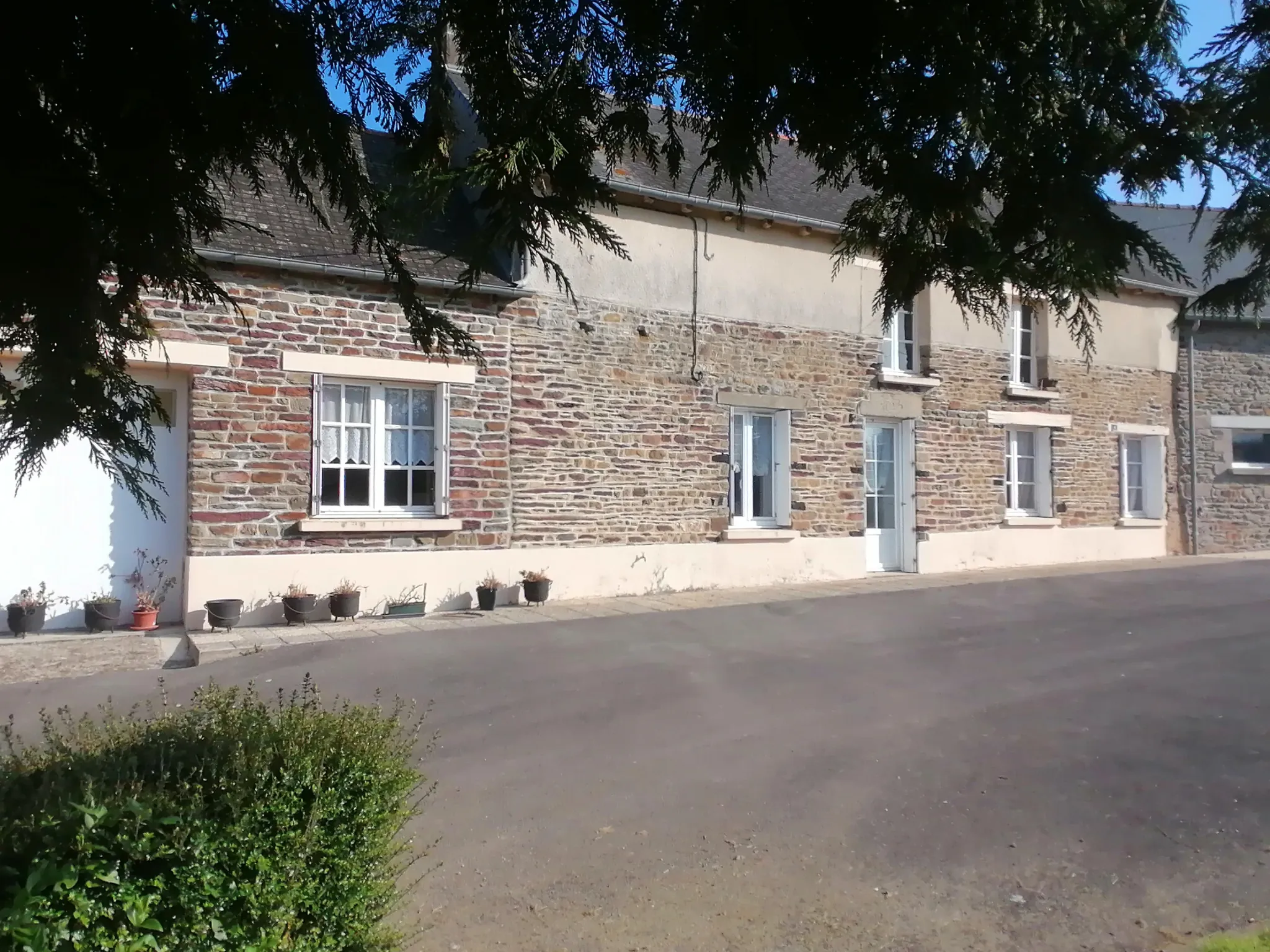 À vendre maison à Mauron de 85 m² avec appartement indépendant et terrain de 550 m²