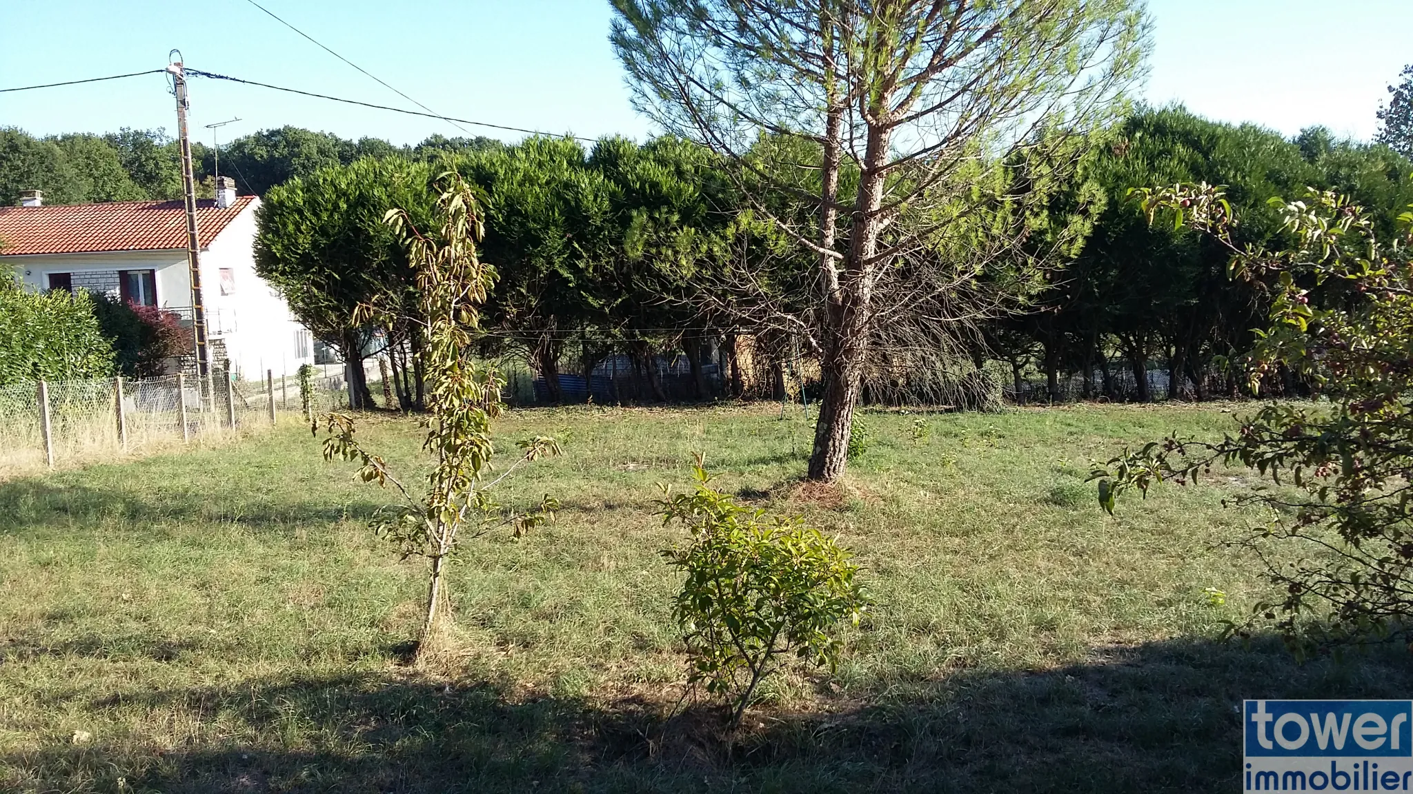 Terrain constructible de 827 m² à Garat, proche Soyaux, idéal pour une maison de plain-pied 