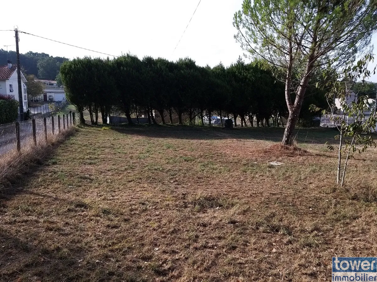 Terrain constructible de 827 m² à Garat, proche Soyaux, idéal pour une maison de plain-pied 