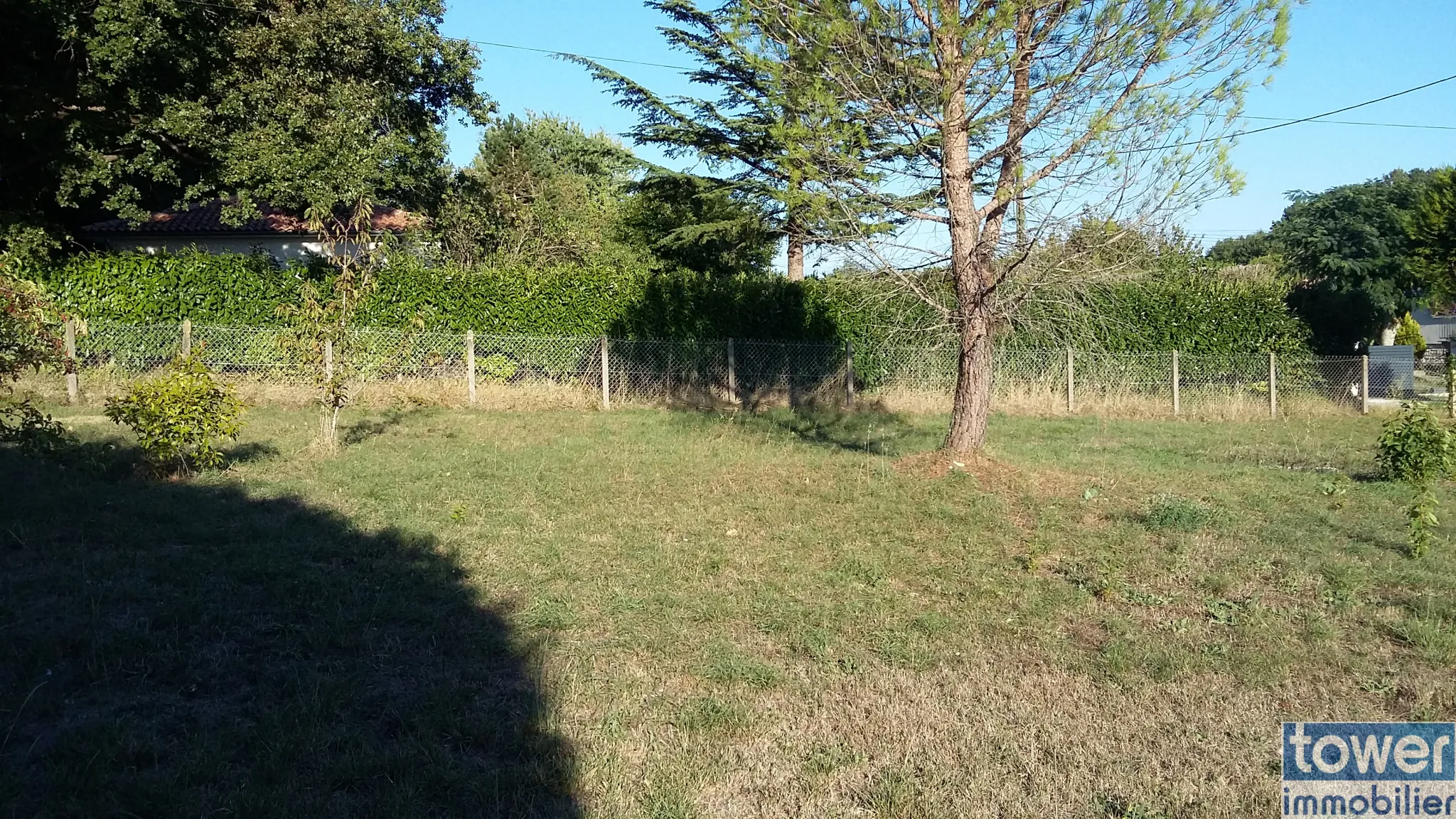 Terrain constructible de 827 m² à Garat, proche Soyaux, idéal pour une maison de plain-pied 