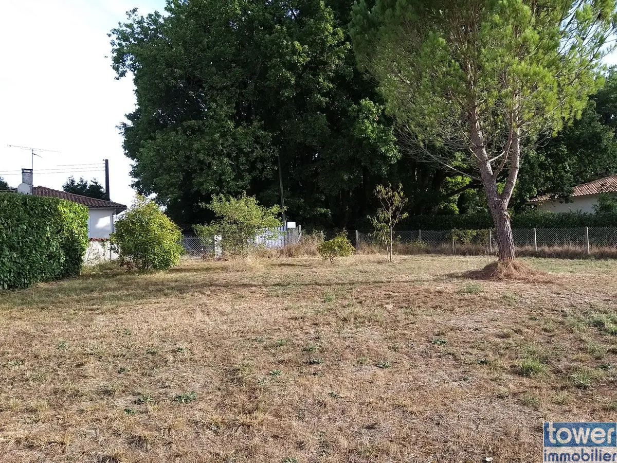 Terrain constructible de 827 m² à Garat, proche Soyaux, idéal pour une maison de plain-pied 