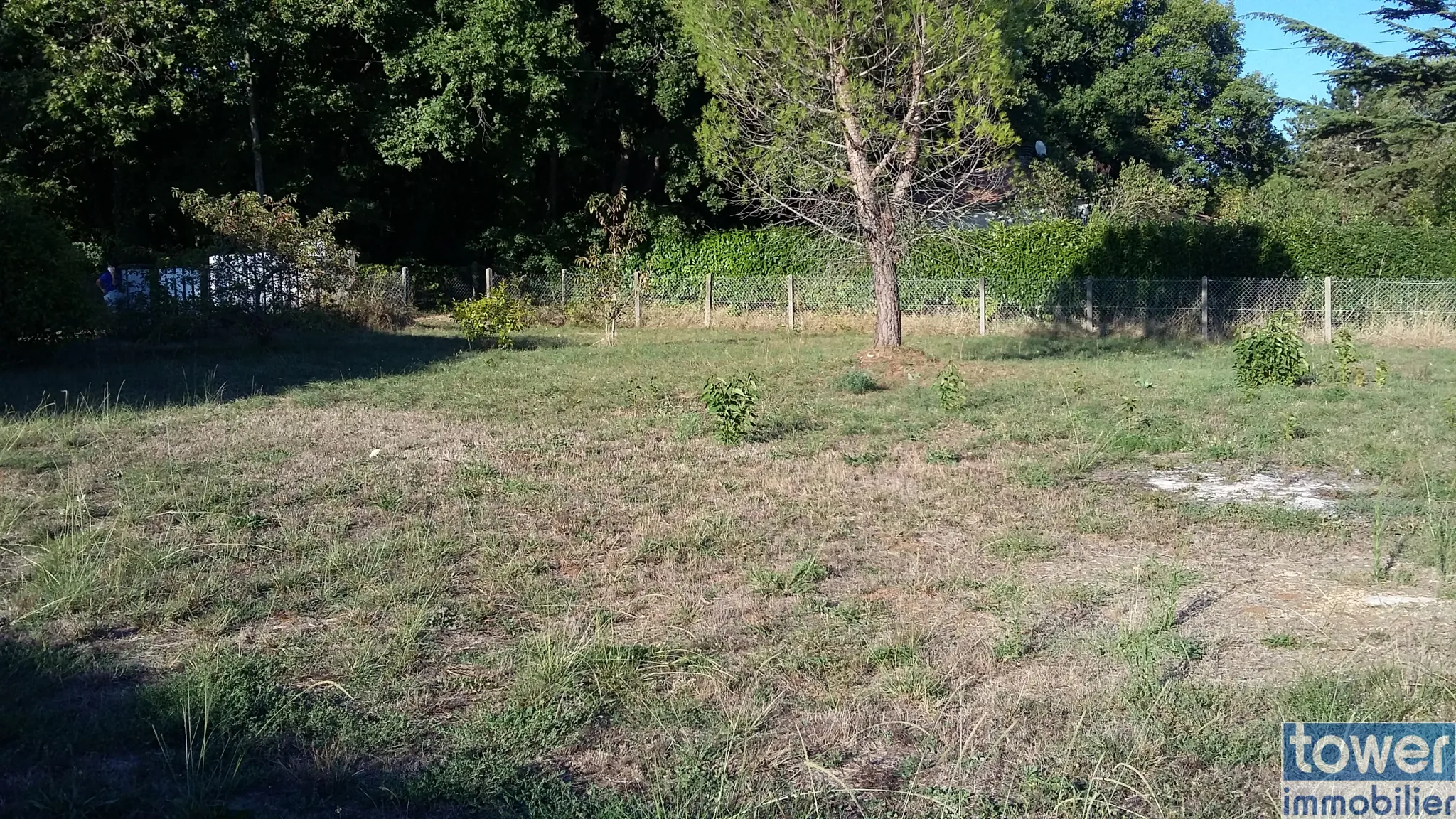 Terrain constructible de 827 m² à Garat, proche Soyaux, idéal pour une maison de plain-pied 